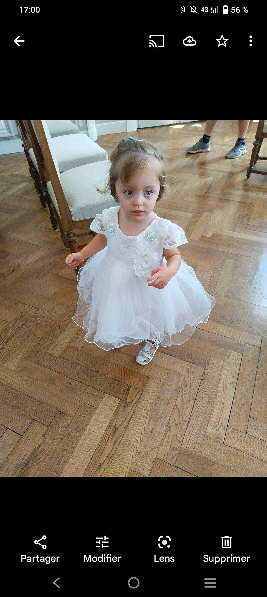 Athenais a rejoint le concours — aidez-le/la à gagner de superbes lots ! baby, baby_toddler_clothing, child, day_dress, dress, event, flash_photography, floor, flooring, fun, hair, hand, happy, hardwood, human_leg, one_piece_garment, person, shoulder, skin, toddler