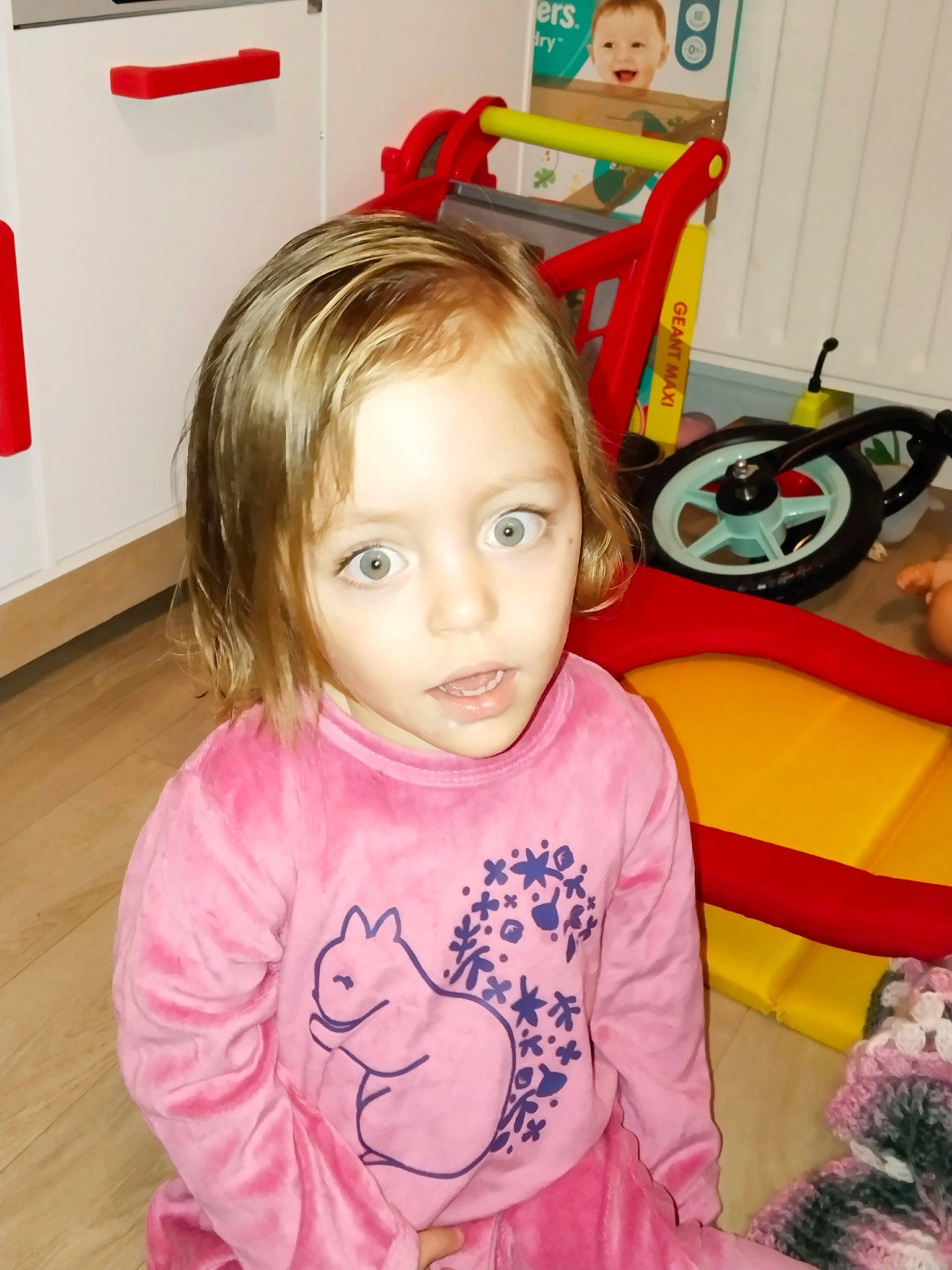 Athenais participe au concours pour gagner de l'argent avec cette photo : baby_toddler_clothing, beauty, chair, cheek, child, eye, facial_expression, fun, hairstyle, happy, head, mammal, organ, person, pink, product, skin, sleeve, snapshot, t_shirt