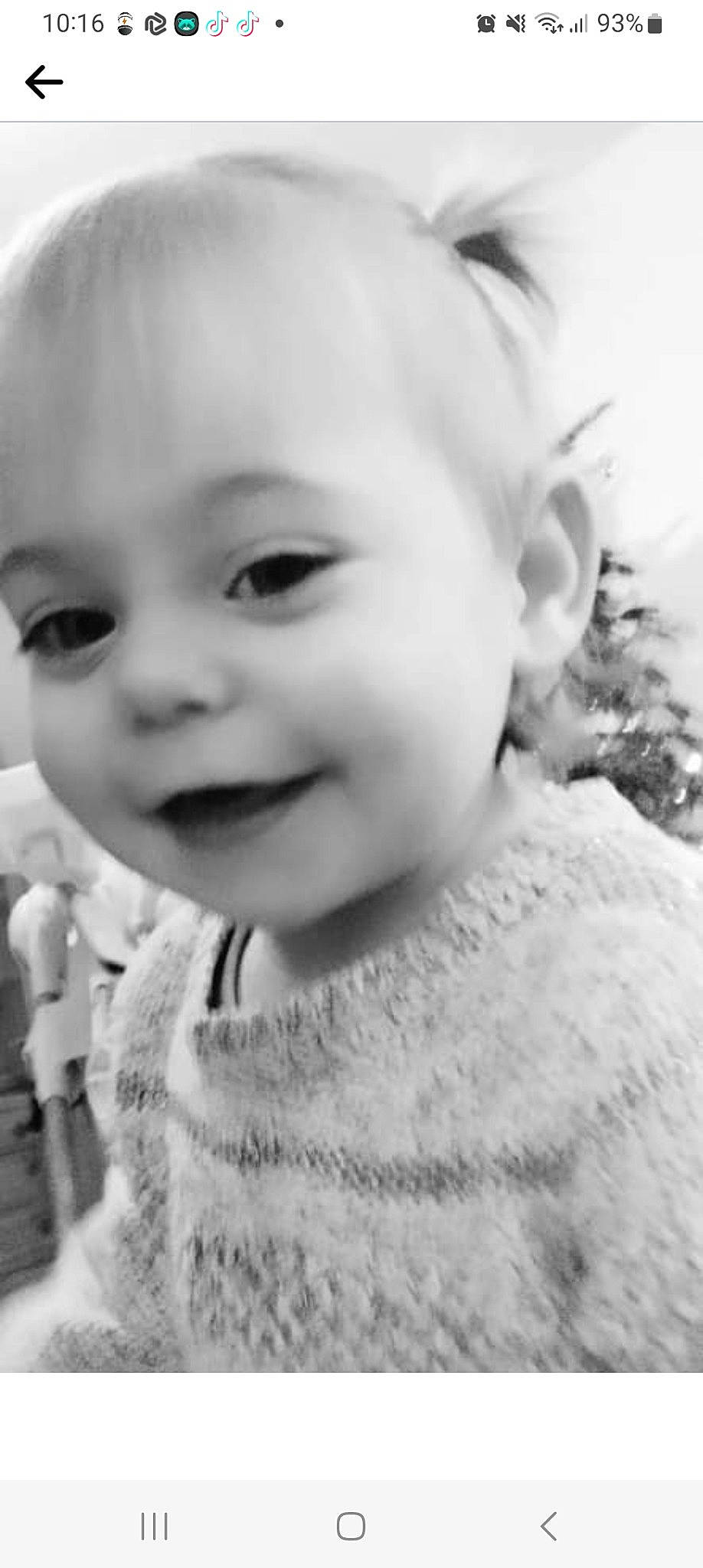 Elya participe au concours pour gagner de l'argent avec cette photo : baby, baby_toddler_clothing, black_and_white, cheek, chin, eye, eyelash, flash_photography, happy, iris, joy, lip, monochrome, monochrome_photography, nose, person, skin, sleeve, smile, standing