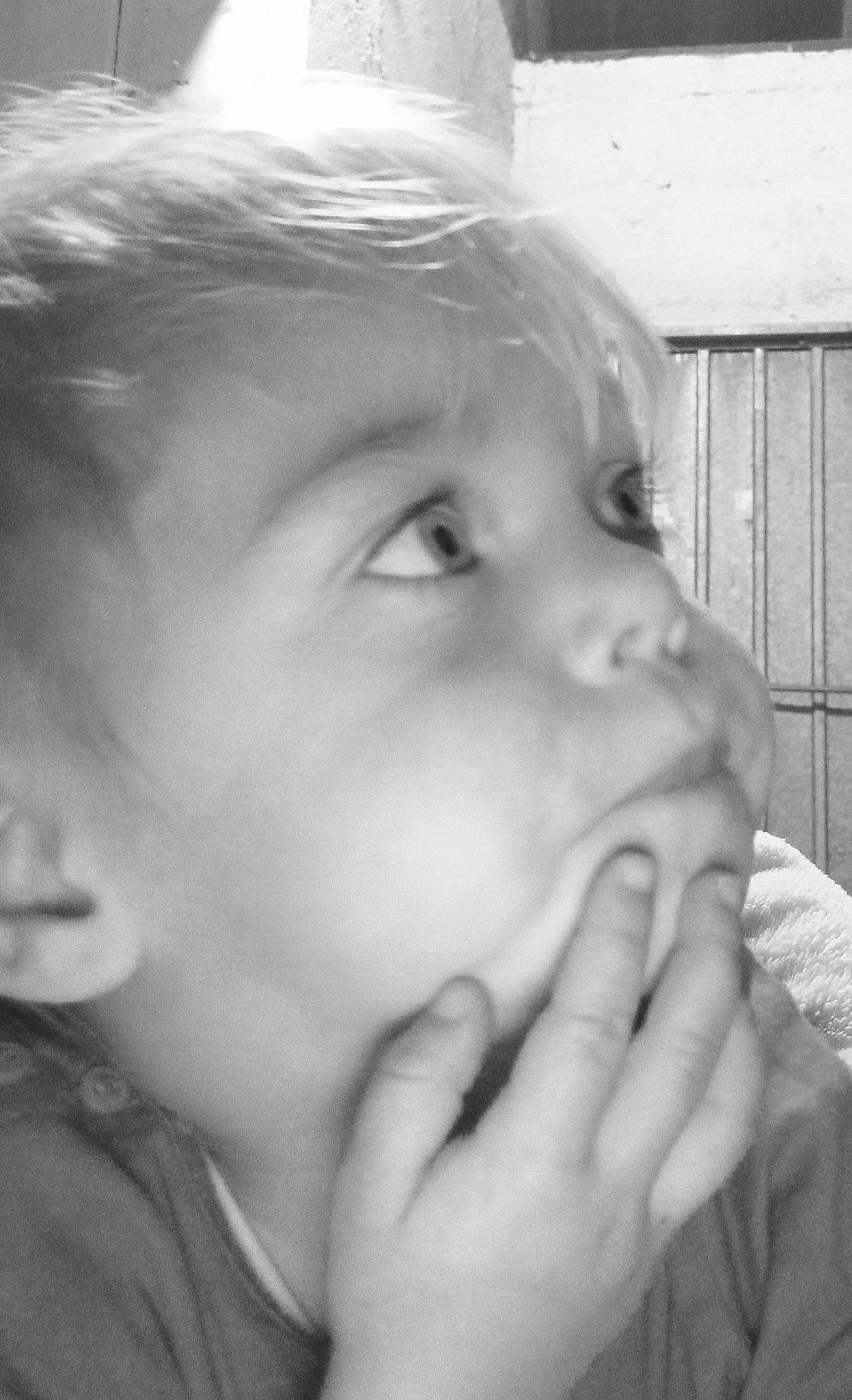 Elya a rejoint le concours — aidez-le/la à gagner de superbes lots ! black, cheek, chin, ear, eye, eyebrow, eyelash, forehead, hair, hand, happy, human_body, iris, jaw, lip, mouth, neck, nose, person, skin