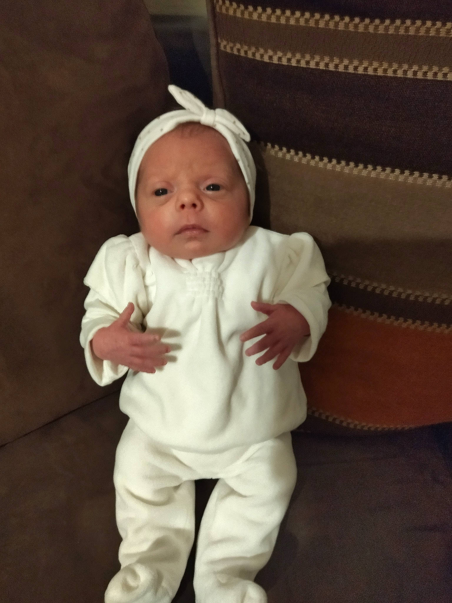 Elya a rejoint le concours — aidez-le/la à gagner de superbes lots ! baby, baby_products, baby_safety, baby_sleeping, baby_toddler_clothing, beanie, cheek, child, comfort, foot, fur, linens, person, room, sitting, sleeve, smile, toddler, wool