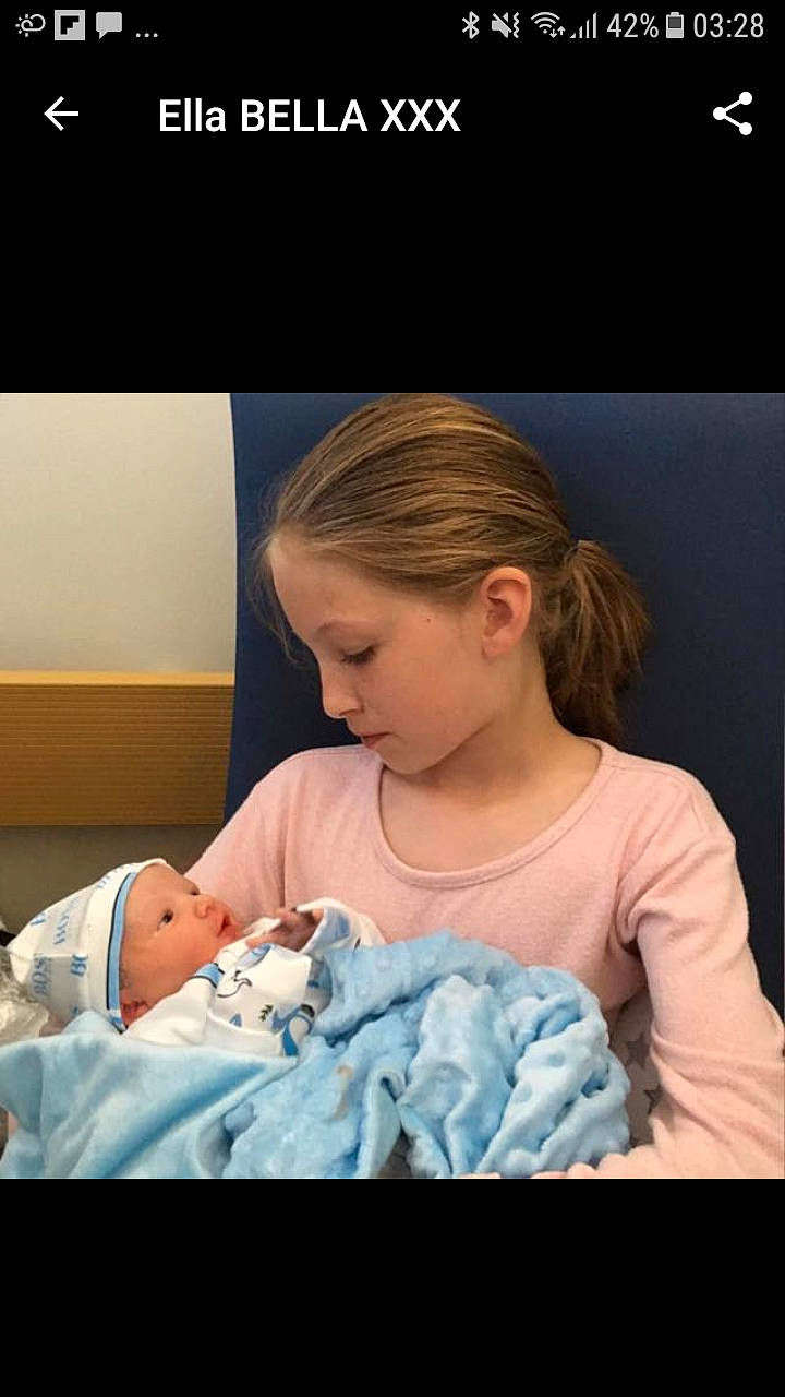 Leon is registered to the contest to win money with this photo: arm, baby, birth, cheek, child, childbirth, ear, human, nose, person, photo_caption, toddler