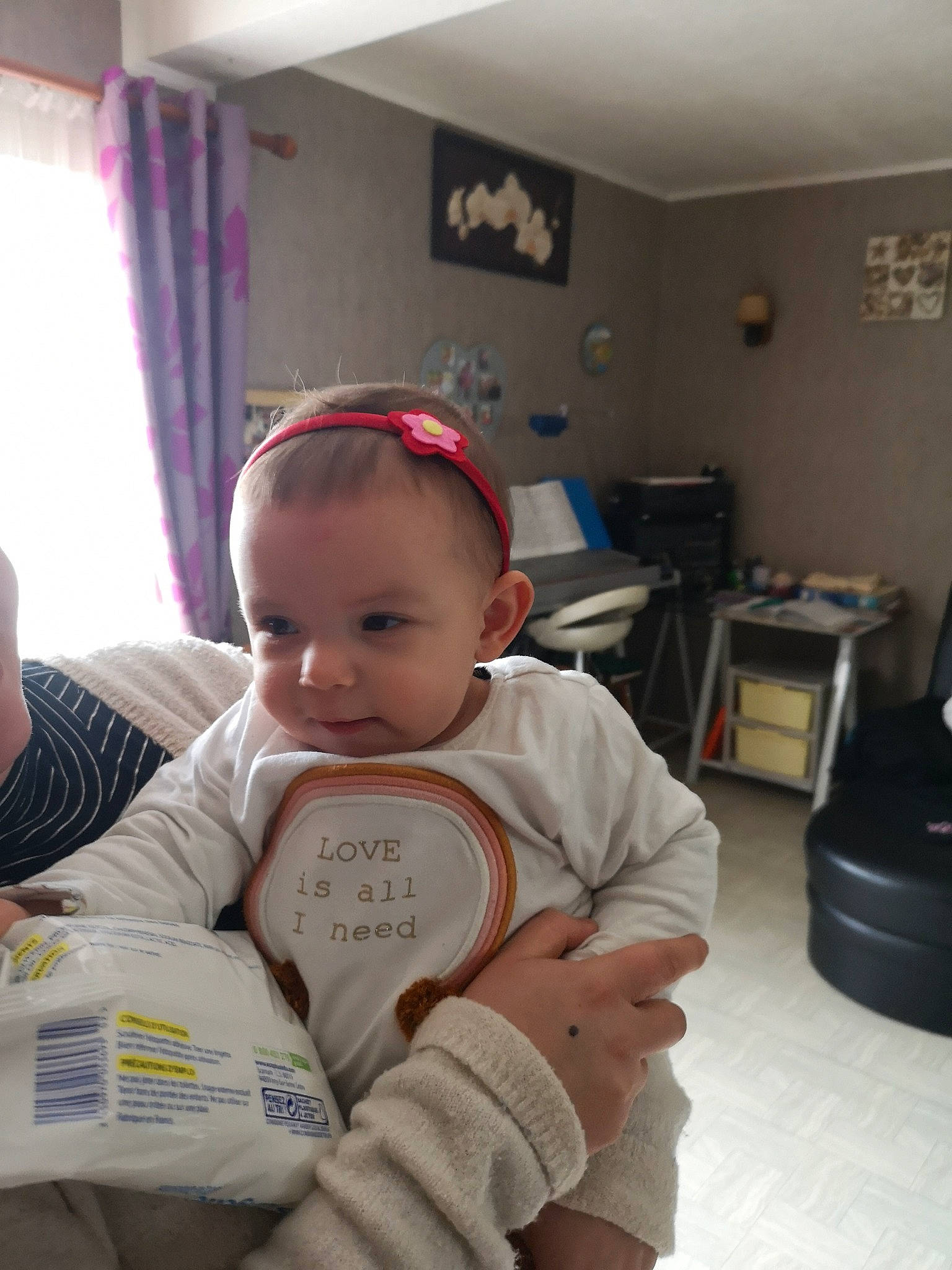 Ilyana a rejoint le concours — aidez-le/la à gagner de superbes lots ! baby, cheek, child, person, sitting, skin, toddler