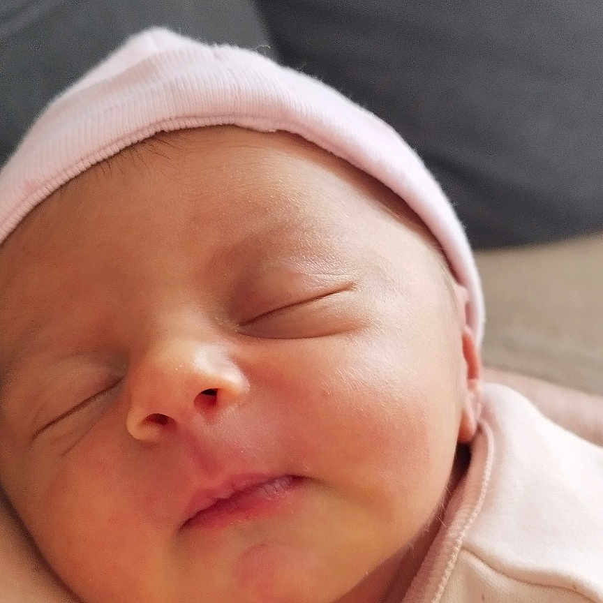 Giuliana participe au concours pour gagner de l'argent avec cette photo : baby, blanket, child, closeup, clothing, couch, cozy, cute, face, hat, indoors, infant, newborn, peaceful, portrait, rest, skin, sleeping, soft, young