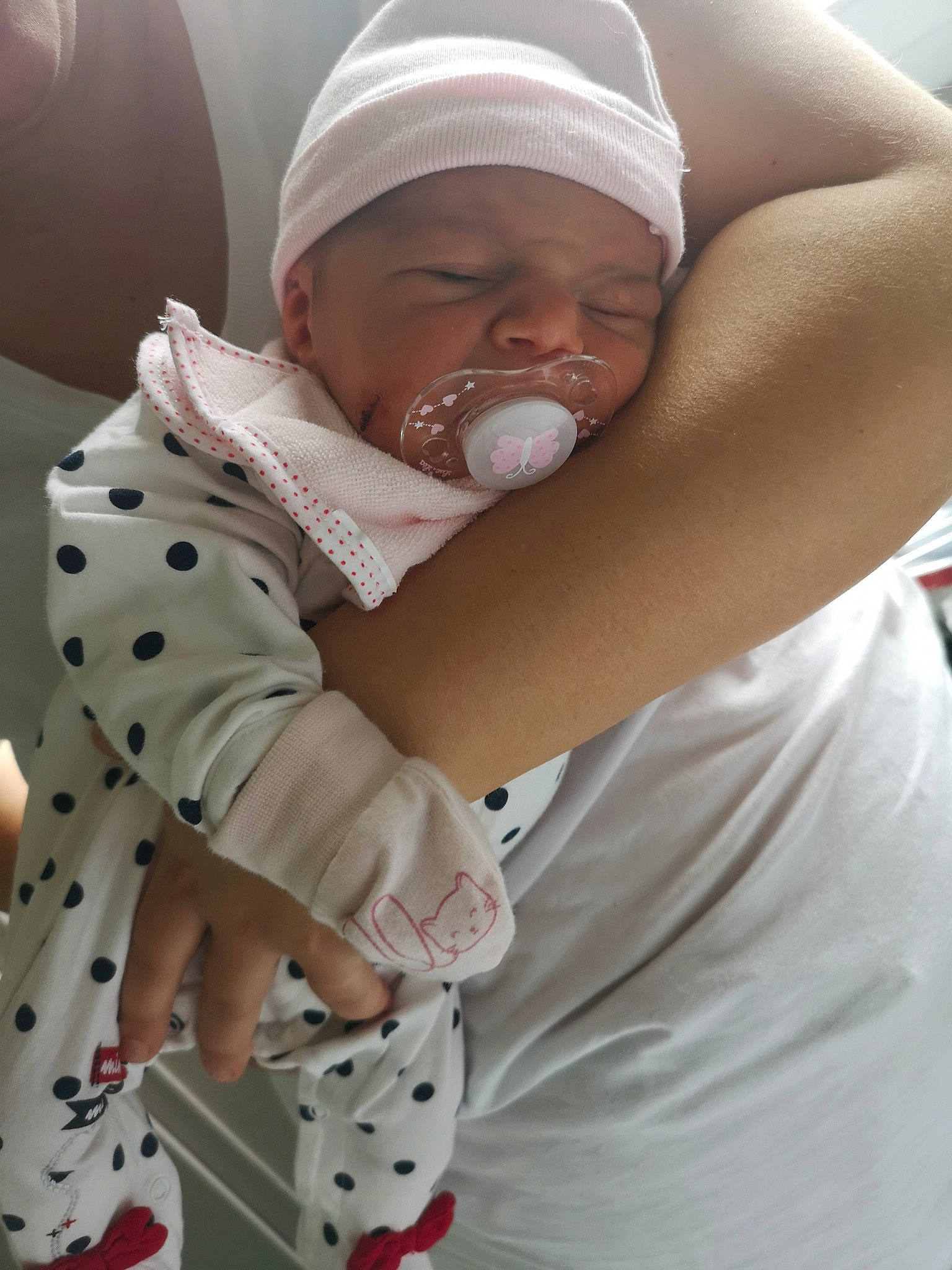 Lea a rejoint le concours — aidez-le/la à gagner de superbes lots ! baby, birth, child, childbirth, headwear, person, toddler