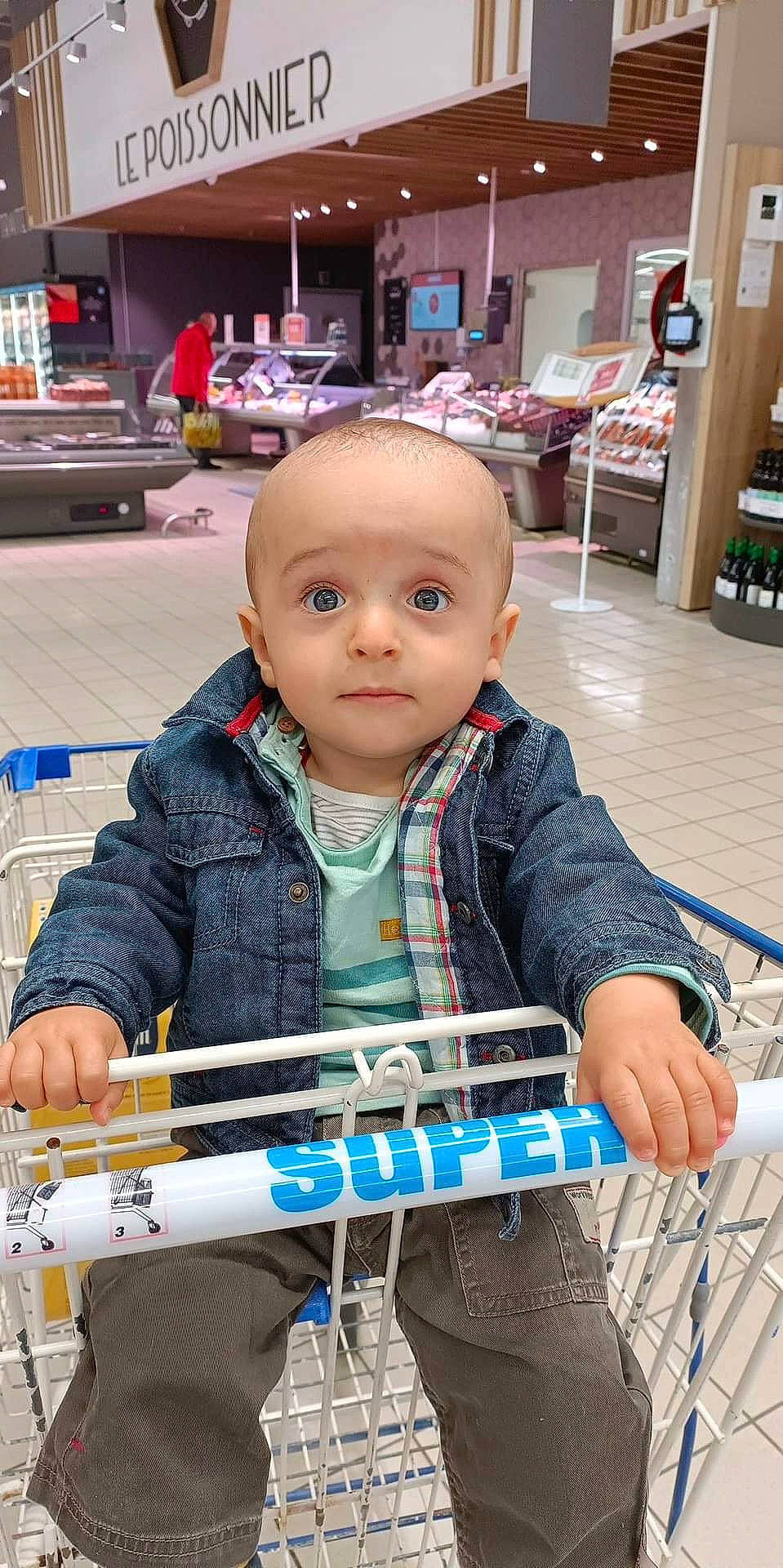 Nathaël participe au concours pour gagner de l'argent avec cette photo : baby, baby_products, baby_toddler_clothing, chair, cheek, child, customer, electric_blue, engineering, flooring, fun, machine, person, product, retail, service, shopping_cart, sitting, toddler, toy