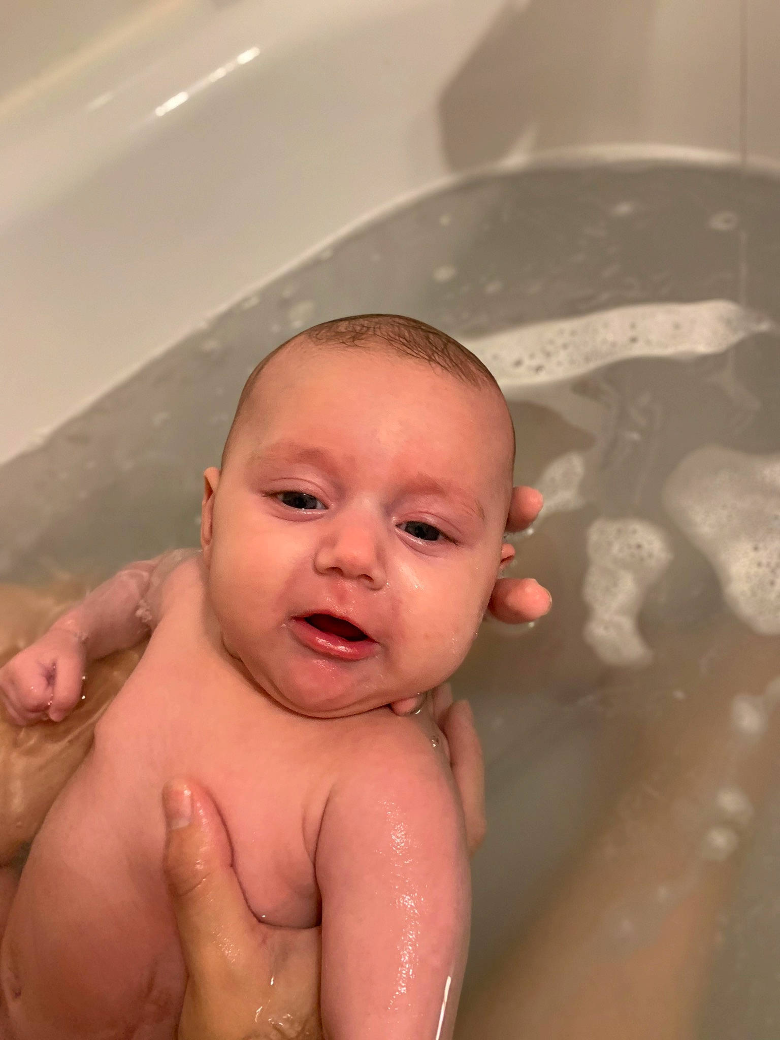 Inaya participe au concours pour gagner de l'argent avec cette photo : baby_bathing, bathing, bathroom, bathtub, cheek, chin, ear, eye, eyebrow, face, finger, fluid, head, jaw, lip, liquid, mouth, neck, person, skin