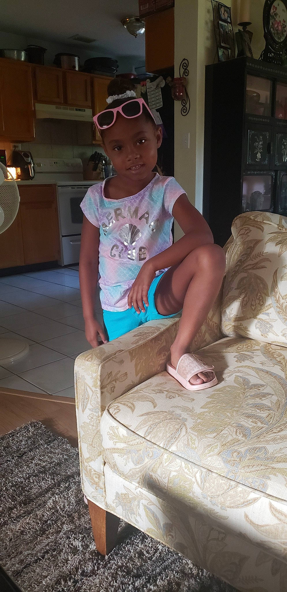 Tay is registered to the contest to win money with this photo: child, eyewear, furniture, glasses, headwear, joy, person, sitting, toddler