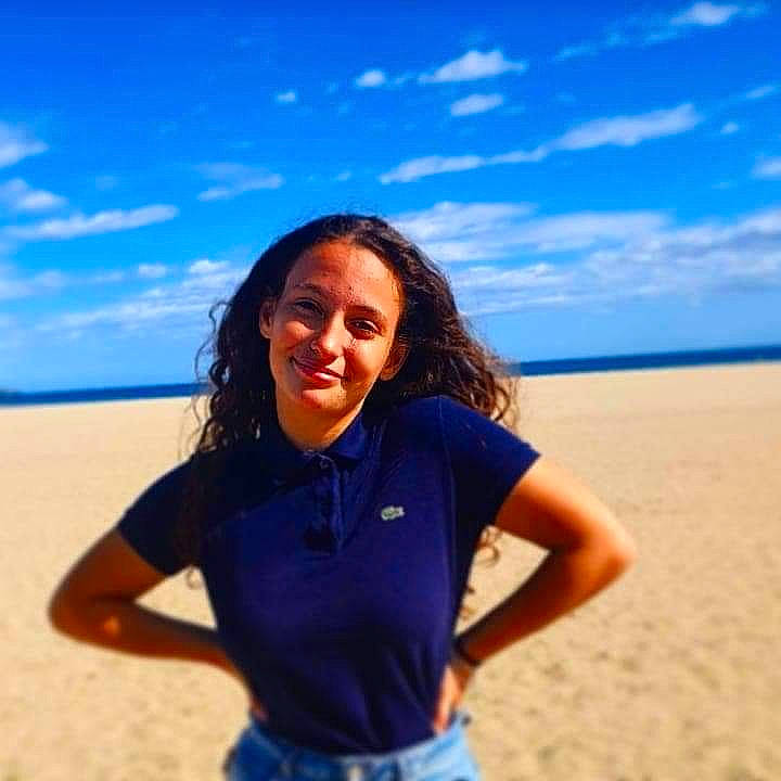 Auryane participe au concours pour gagner de l'argent avec cette photo : beach, blue, cloud, electric_blue, fun, happy, joy, landscape, leisure, ocean, person, photography, sand, sea, sky, sleeve, smile, summer, t_shirt, tourism