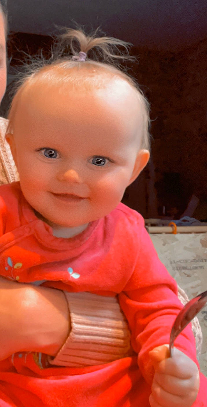 Cathalynna a rejoint le concours — aidez-le/la à gagner de superbes lots ! baby, baby_toddler_clothing, blond, cheek, child, eyebrow, eyelash, flooring, fun, happy, human_body, iris, joy, lip, mouth, neck, nose, person, pink, skin