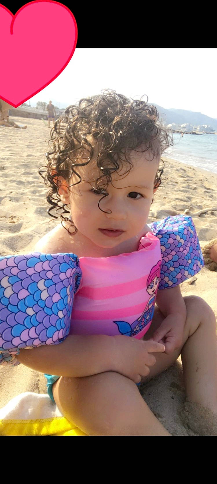 Manël a rejoint le concours — aidez-le/la à gagner de superbes lots ! azure, beach, face, facial_expression, fun, hairstyle, happy, head, human, leg, leisure, people_on_beach, person, skin, summer, sunlight, swimwear, thigh, toddler, undergarment