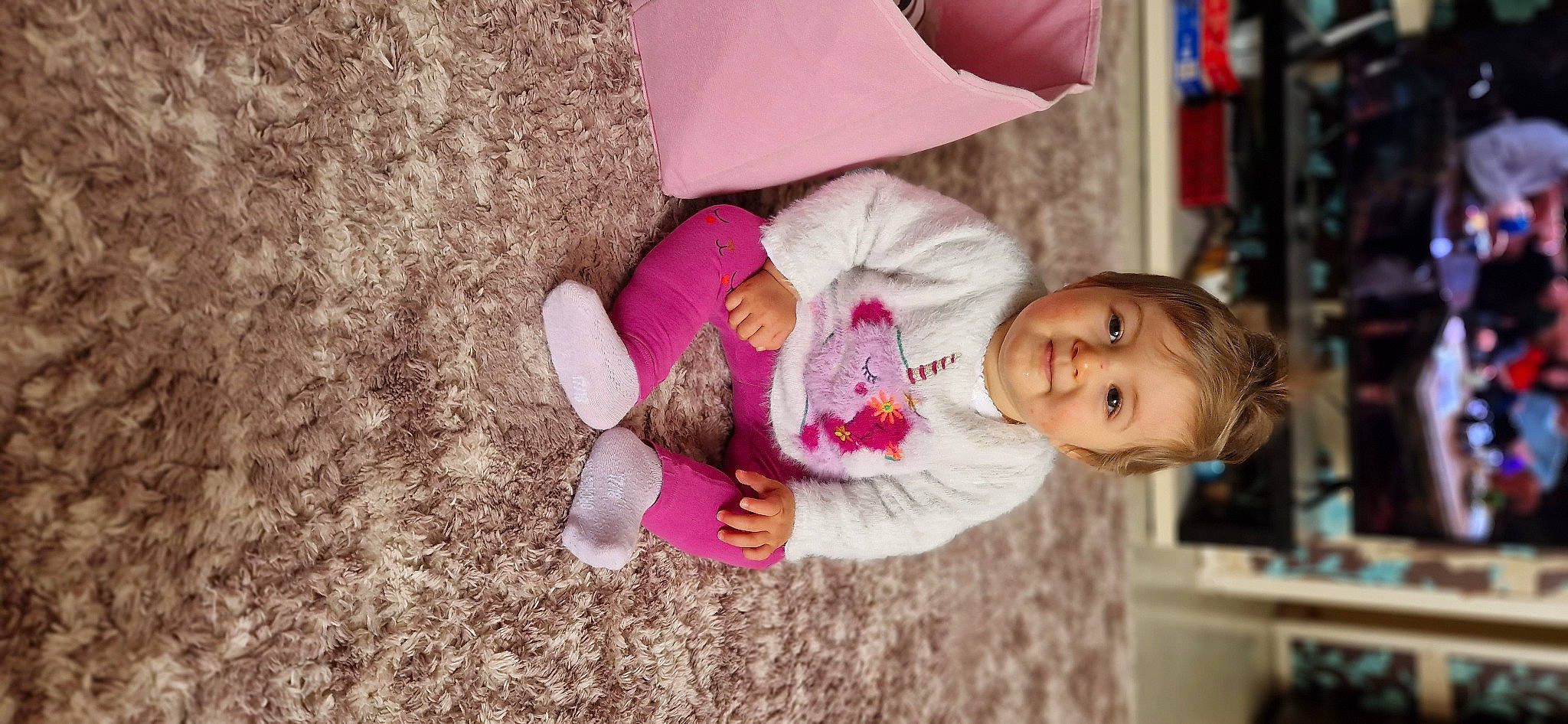 Kamylia participe au concours pour gagner de l'argent avec cette photo : baby, baby_products, baby_toddler_clothing, cheek, child, comfort, fun, happy, joy, magenta, nail, nose, person, pink, play, room, skin, smile, textile, toddler