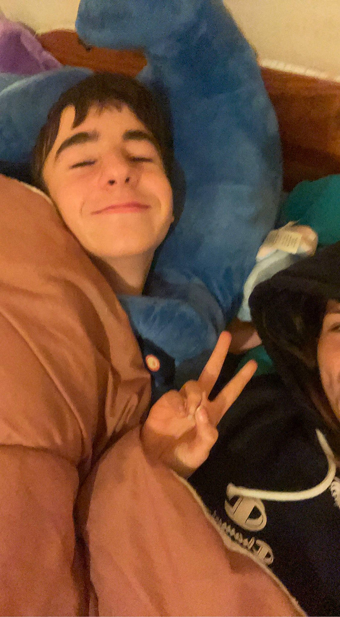 Lucas a rejoint le concours — aidez-le/la à gagner de superbes lots ! cheek, chin, comfort, cool, eye, eyebrow, finger, forehead, fun, gesture, happy, human_body, joy, mouth, neck, nose, organ, outerwear, person, skin