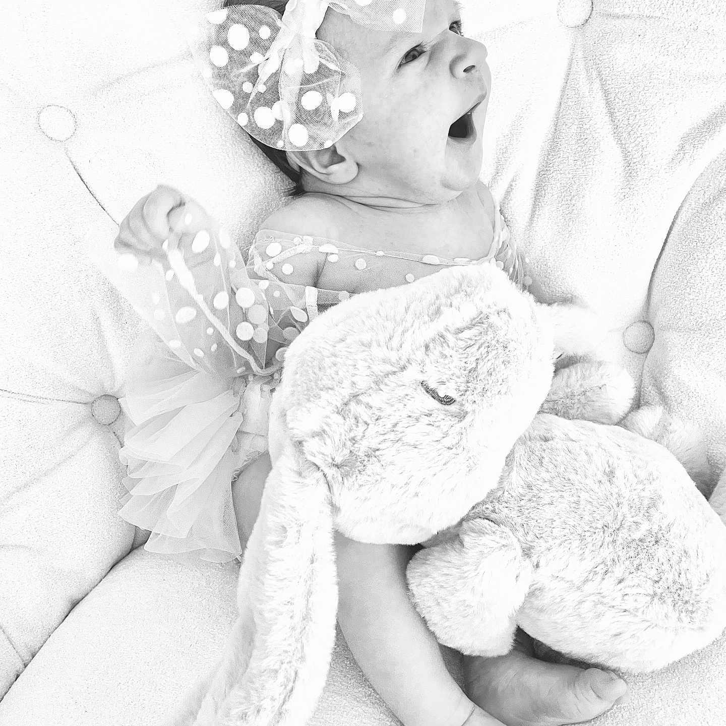 Victoria participe au concours pour gagner de l'argent avec cette photo : adorable, baby, black_and_white, bow, child, clothing, cute, foot, hand, indoor, infant, plush_toy, polka_dot, portrait, resting, sleepy, soft_texture, stuffed_animal, tufted_cushion, yawning