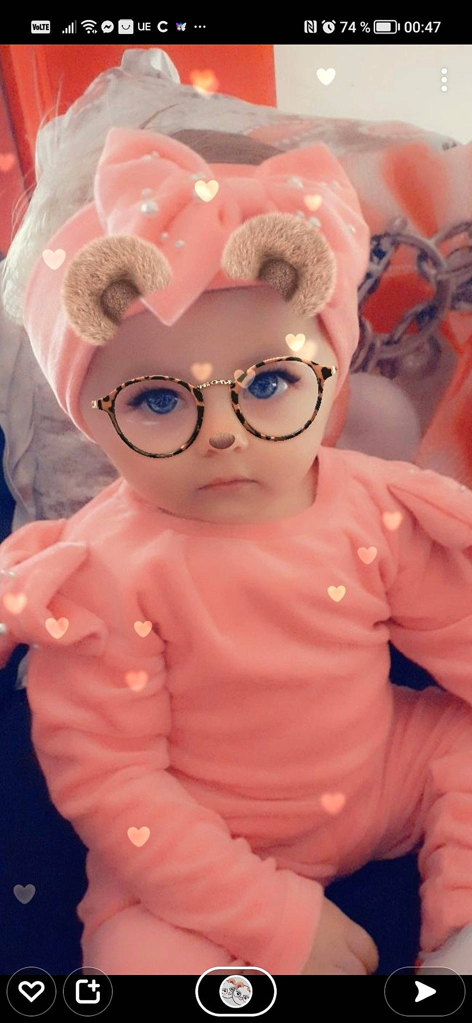 Madysone participe au concours pour gagner de l'argent avec cette photo : cap, child, chin, doll, eyelash, eyewear, fawn, glasses, goggles, hand, headgear, human_body, lip, person, pink, skin, sleeve, sunglasses, toy, vision_care