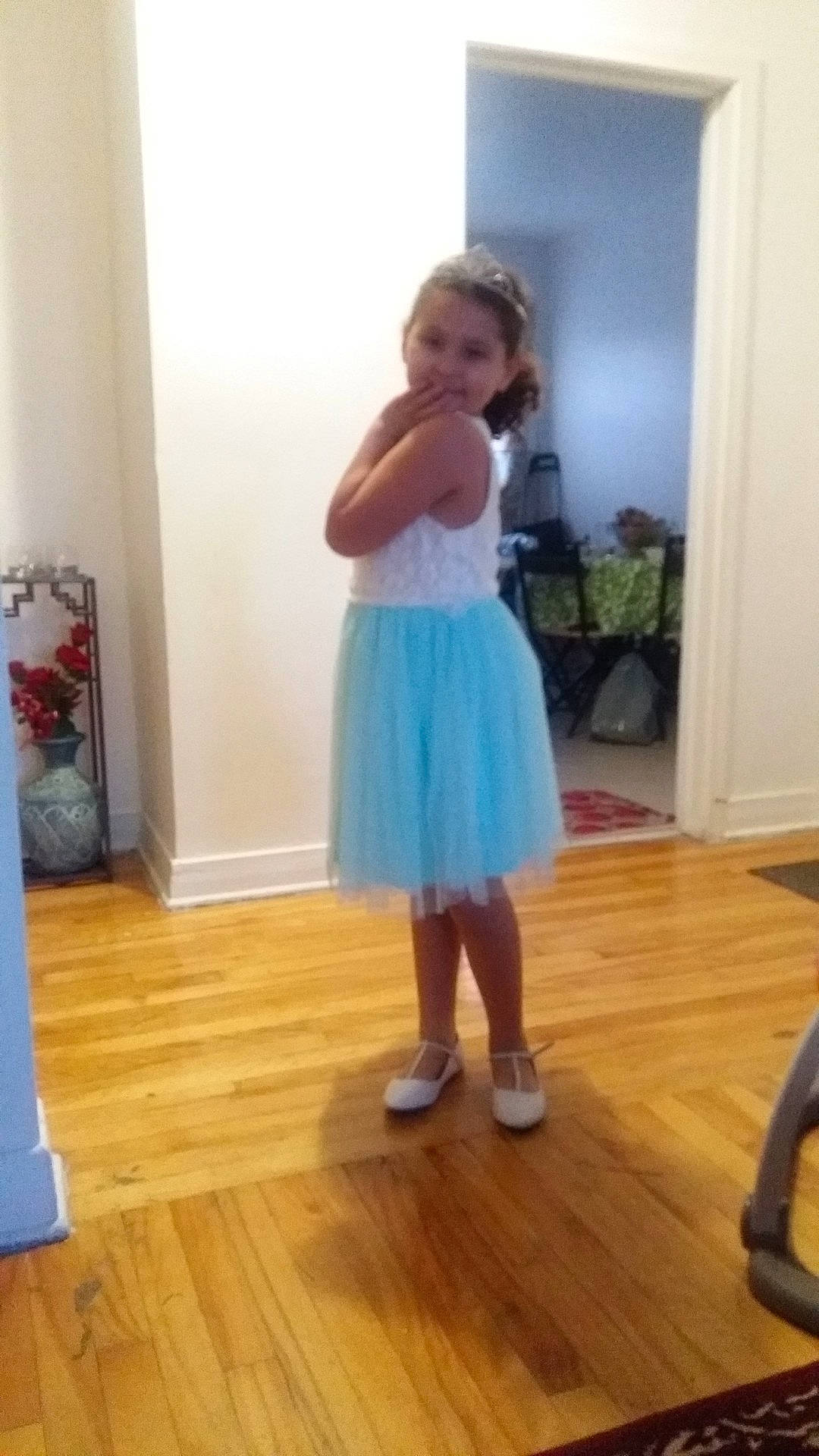 Loujayne participe au concours pour gagner de l'argent avec cette photo : ballet_tutu, blue, child, clothing, costume, dance_dress, day, dress, floor, flooring, girl, hair, hardwood, joint, leg, person, shoe, shoulder, standing, toddler