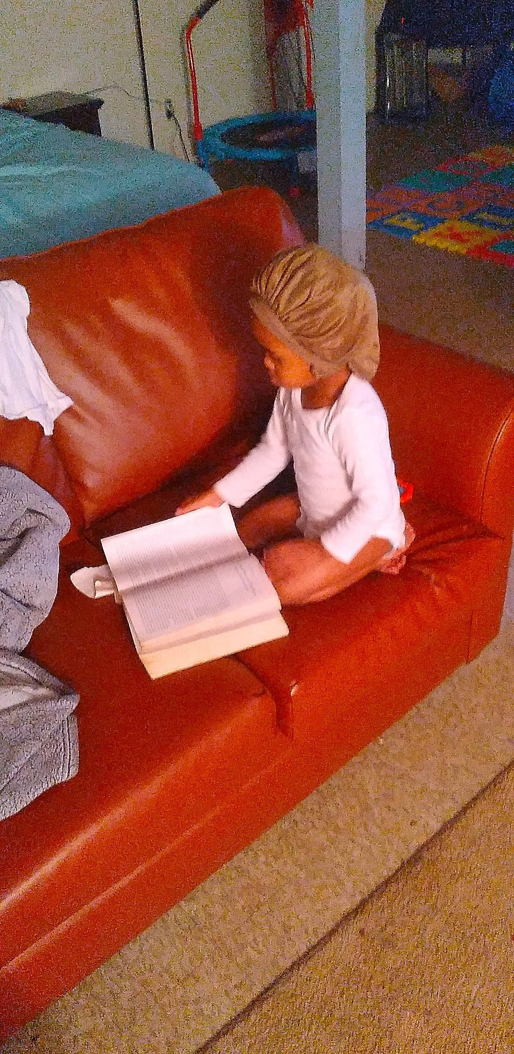 Spirit is registered to the contest to win money with this photo: carmine, carpet, comfort, couch, floor, flooring, hardwood, human_leg, interior_design, leisure, linens, living_room, orange, person, rectangle, room, sitting, sofa_bed, studio_couch, toddler