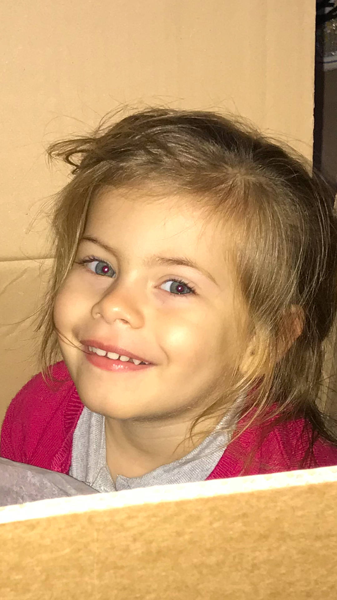 Cloé participe au concours pour gagner de l'argent avec cette photo : beauty, brown_hair, cheek, child, child_model, chin, eye, eyebrow, face, forehead, girl, hair, hairstyle, head, human_hair_color, joy, lip, long_hair, nose, person