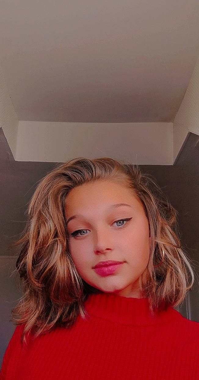 Alexane participe au concours pour gagner de l'argent avec cette photo : beauty, blond, brown_hair, electric_blue, eyebrow, eyelash, fashion_design, fashion_model, flash_photography, flooring, forehead, iris, lip, long_hair, makeover, neck, orange, person, red, shoulder