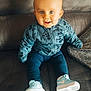 Mael participe au concours pour gagner de l'argent avec cette photo : baby, blue_eyes, blue_jacket, blue_sneakers, casual_clothing, child, comfortable, couch, cozy, cute, dark_blue_pants, gray_couch, happy, indoor, infant, mickey_mouse_pattern, nike_shoes, portrait, sitting, smiling