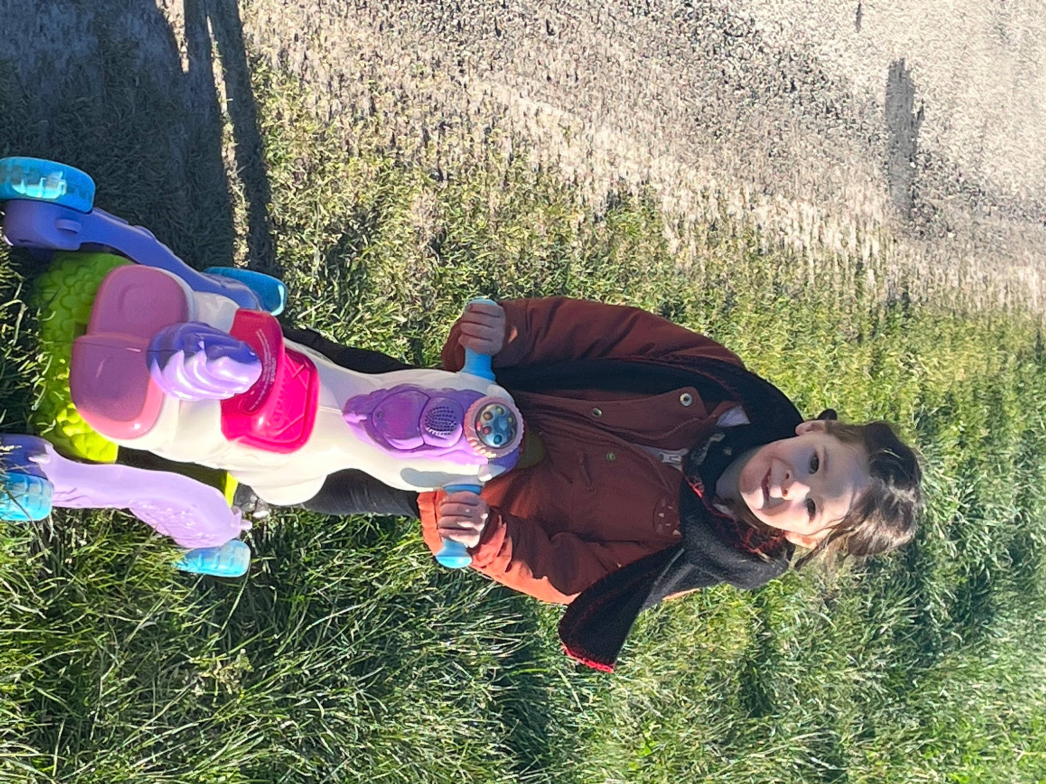 Anastasia a rejoint le concours — aidez-le/la à gagner de superbes lots ! adventure, child, cool, fictional_character, fun, grass, grassland, happy, landscape, leisure, meadow, people_in_nature, person, petal, plant, play, recreation