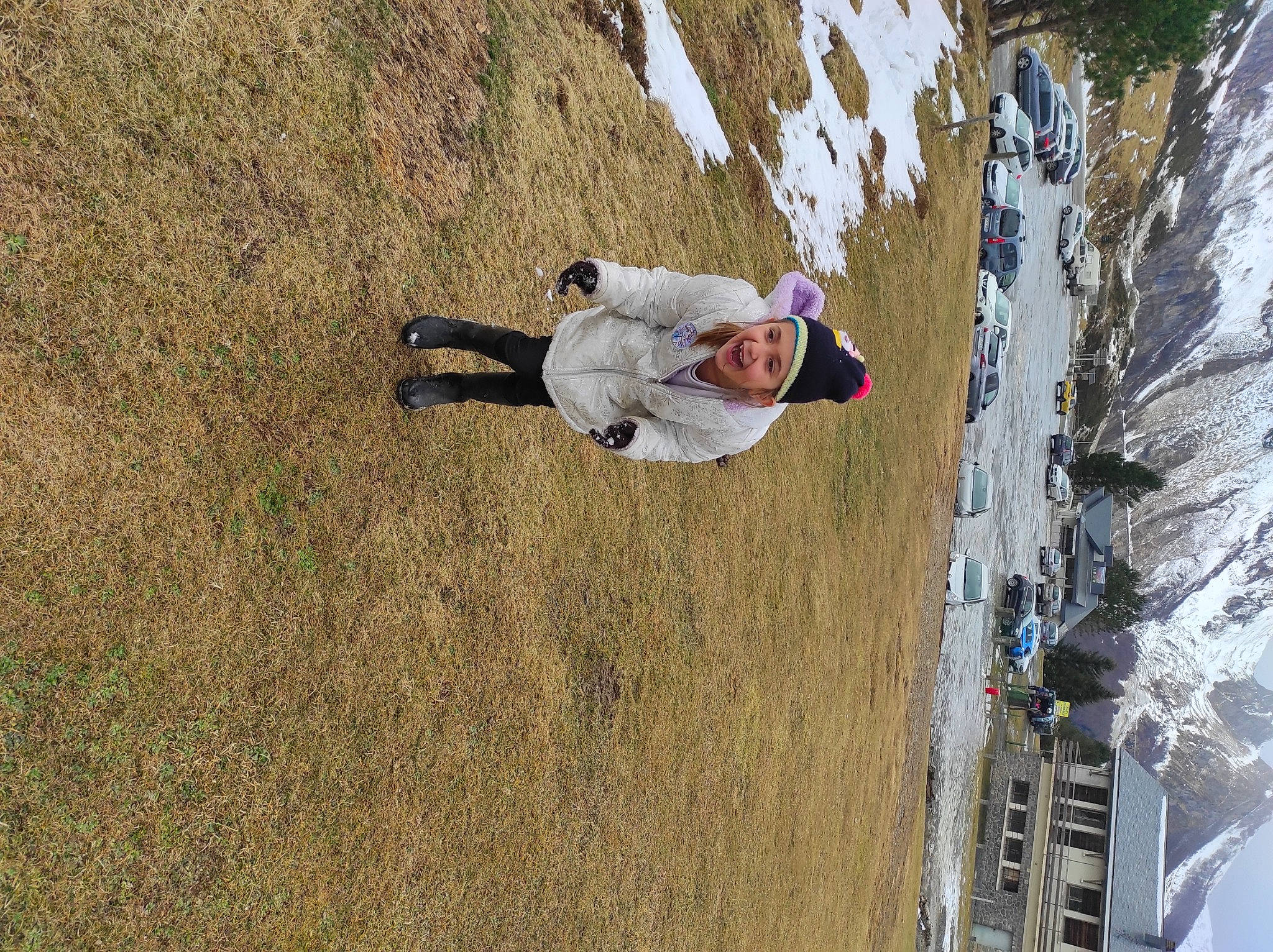 Kelia participe au concours pour gagner de l'argent avec cette photo : adventure, extreme_sport, formation, fun, grass, headwear, landscape, leisure, mountain, mountaineer, person, recreation, rock, rock_climbing_equipment, shadow, slope, snow, soil, sport_climbing, terrain