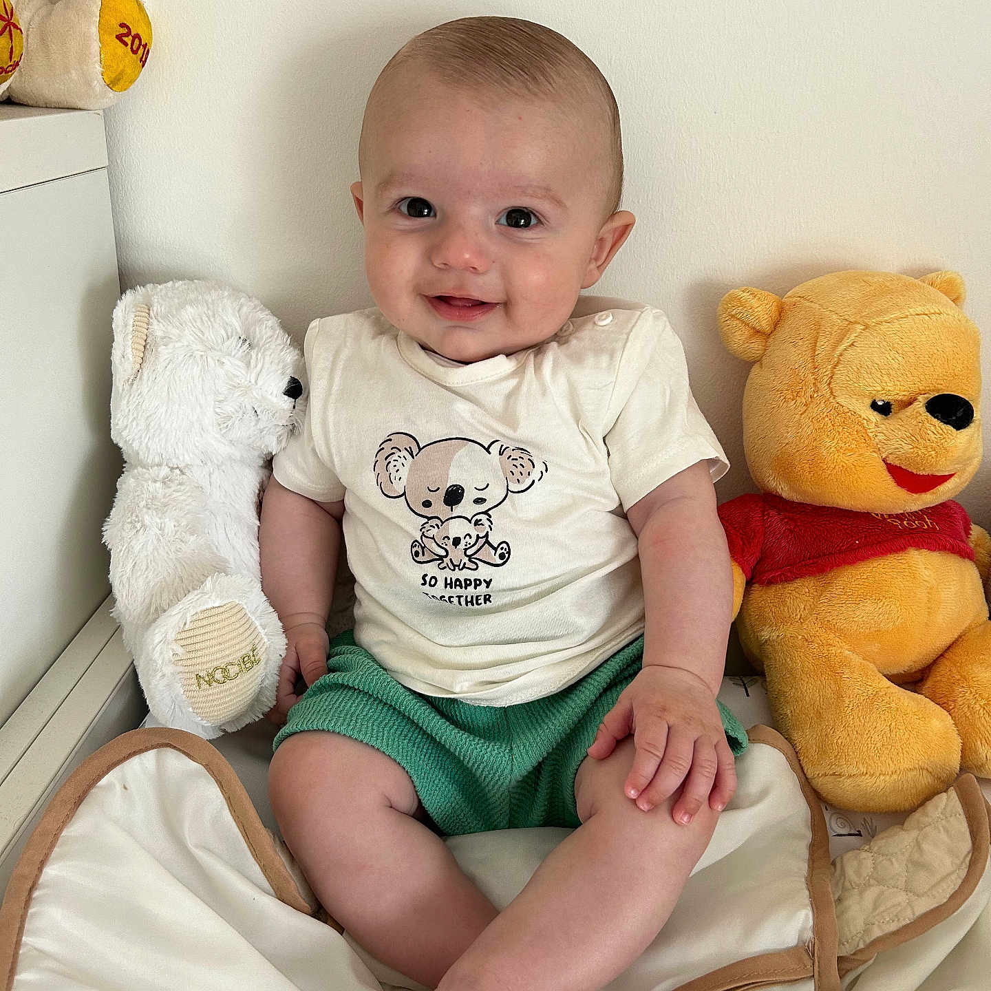 Jayden participe au concours pour gagner de l'argent avec cette photo : baby, bodypart, clothing, cushion, face, finger, furniture, hand, happy, head, homedecor, person, photography, portrait, shorts, sitting, smile, t_shirt, teddybear, toy