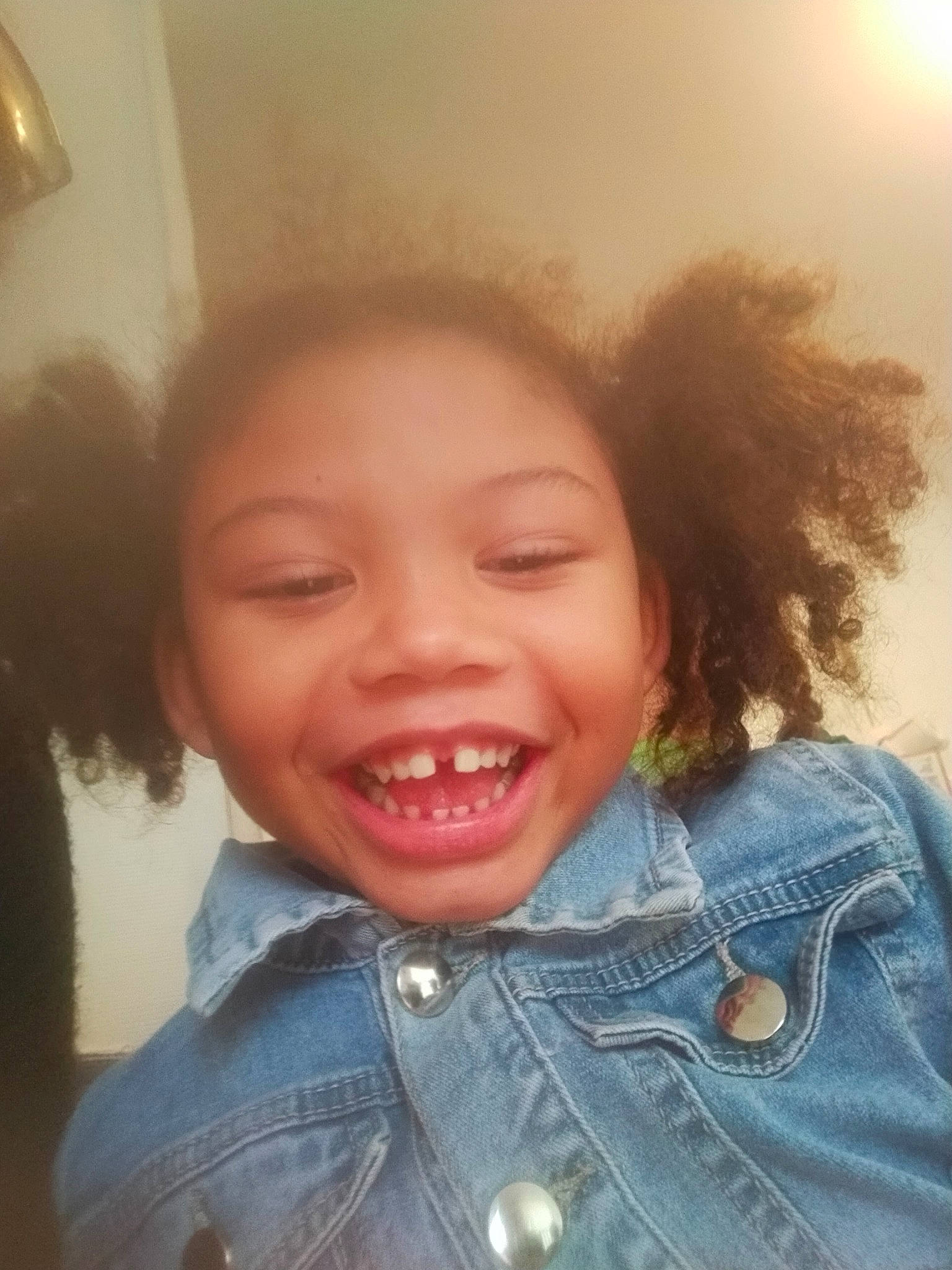 Inès participe au concours pour gagner de l'argent avec cette photo : cheek, close_up, cool, denim, electric_blue, flash_photography, fun, gesture, happy, jacket, joy, leather_jacket, lip, mouth, nose, organ, person, skin, sleeve, smile