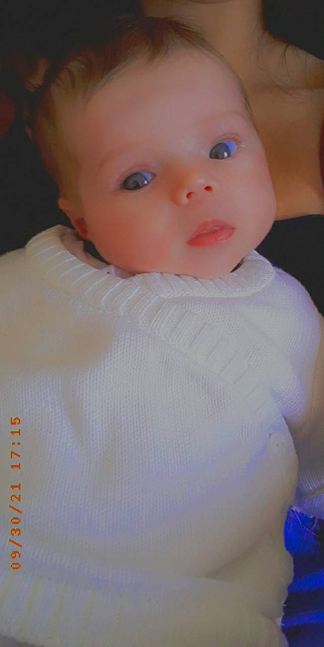 Victoire a rejoint le concours — aidez-le/la à gagner de superbes lots ! baby, baby_toddler_clothing, cheek, chest, child, chin, ear, eyelash, fun, happy, iris, lip, neck, nose, person, pink, portrait_photography, sitting, skin, sleeve