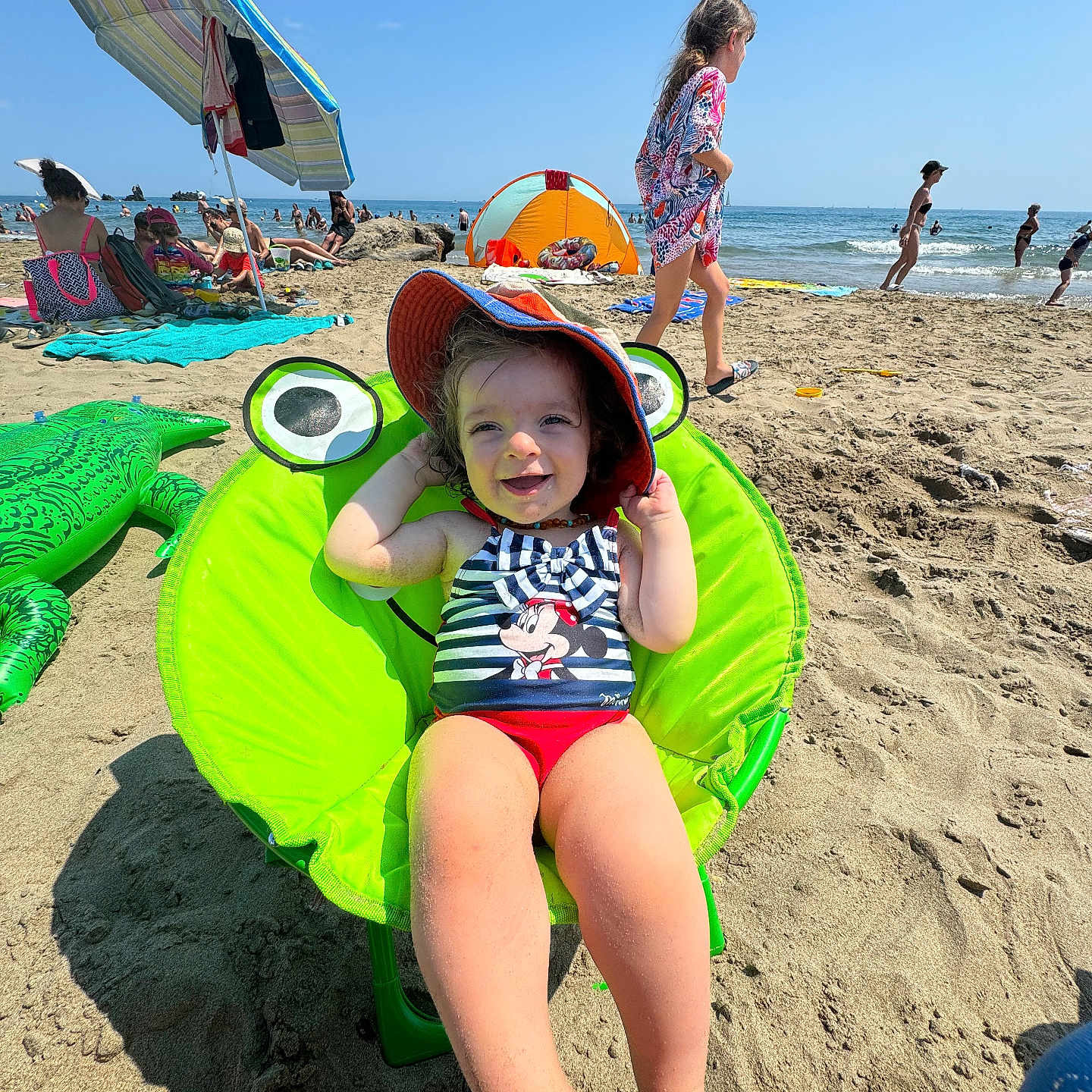 Anaïs participe au concours pour gagner de l'argent avec cette photo : architecture, beach, building, child, clothing, coast, face, head, nature, outdoors, person, photography, portrait, sea, shelter, shoreline, soil, summer, swimwear, water