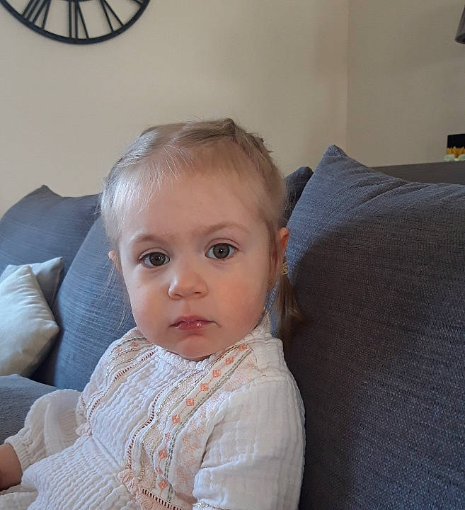 Eleana participe au concours pour gagner de l'argent avec cette photo : baby, cheek, child, electronic_device, eye, face, head, iris, neck, nose, person, room, sitting, skin, toddler