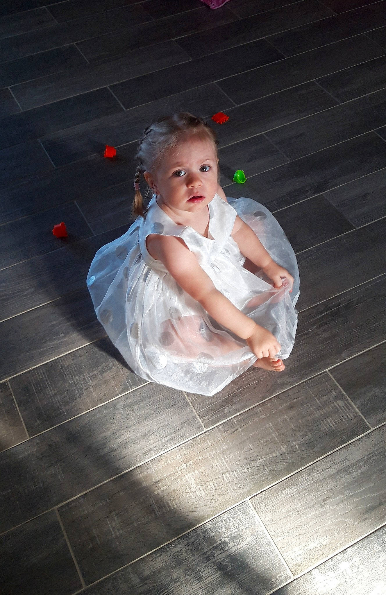 Eleana a rejoint le concours — aidez-le/la à gagner de superbes lots ! baby, barefoot, child, costume, dance, dress, flash_photography, floor, flooring, fun, leg, person, photography, sitting, toddler, vacation