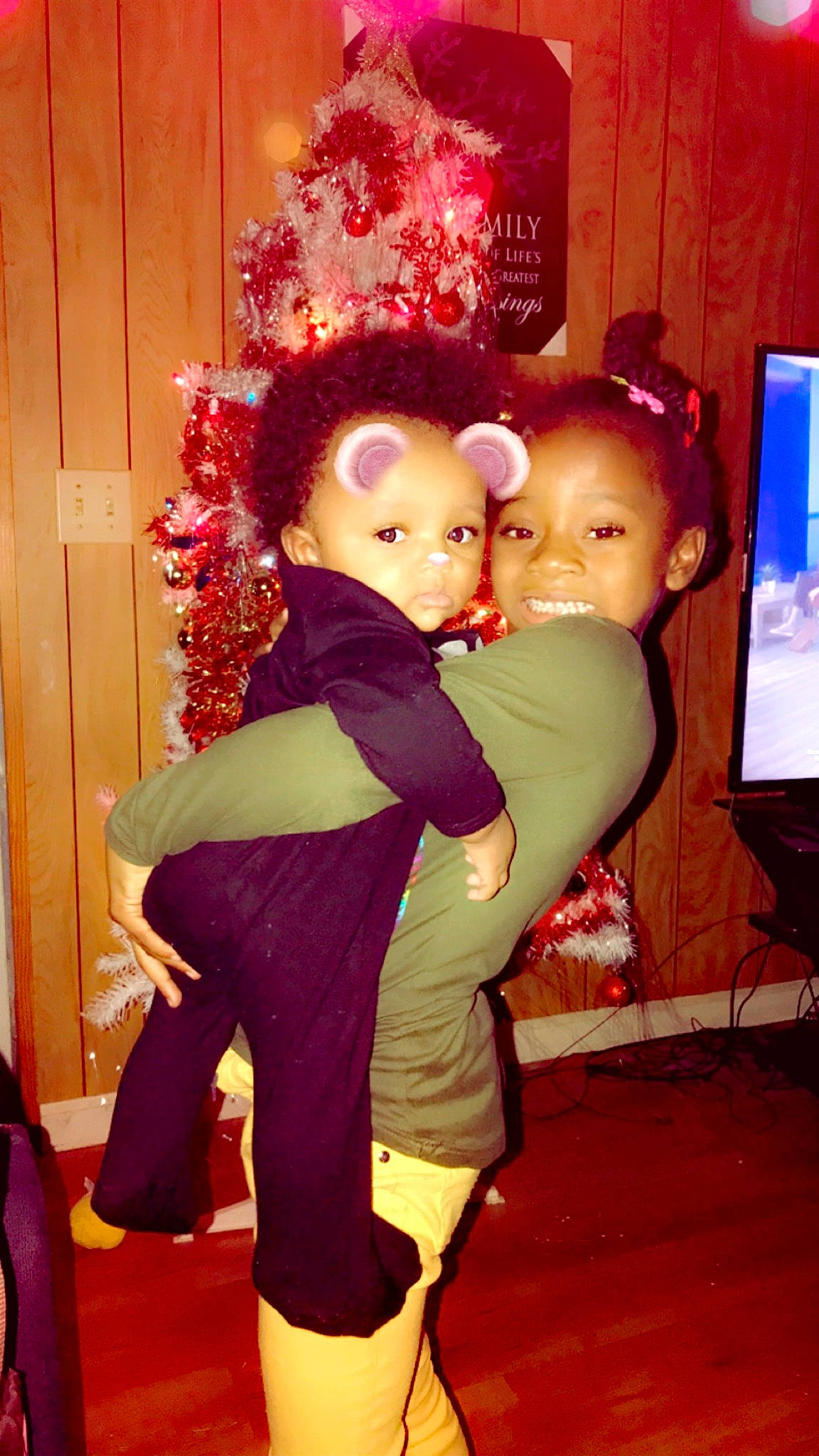 Avianna is registered to the contest to win money with this photo: fun, joy, magenta, person