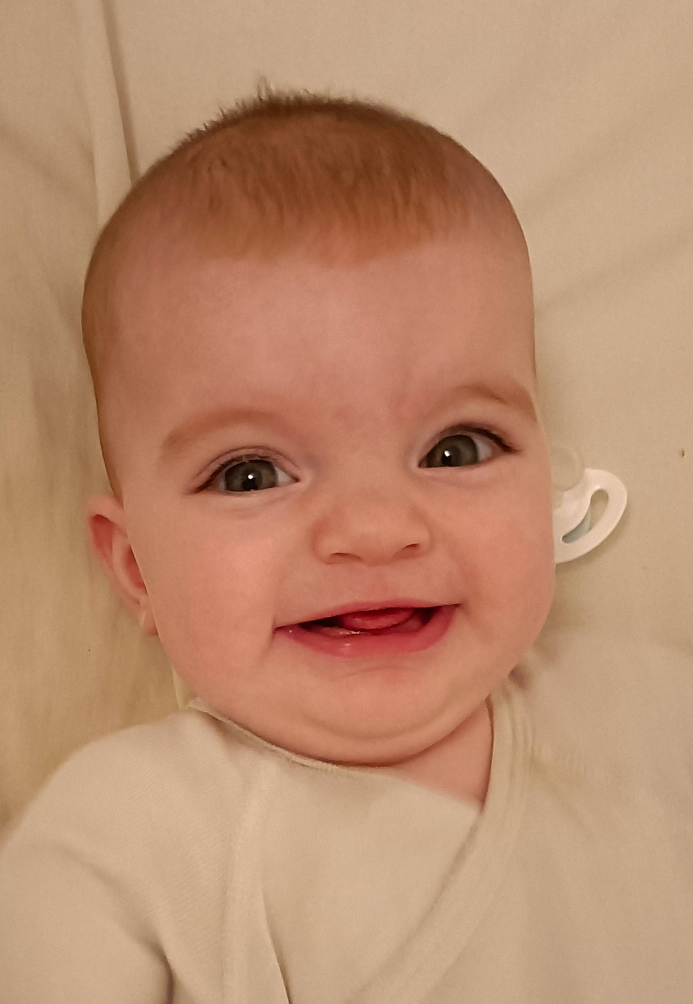 Maëline a rejoint le concours — aidez-le/la à gagner de superbes lots ! baby, baby_toddler_clothing, blond, cheek, chin, ear, eyebrow, eyelash, hair, happy, iris, jaw, joy, lip, neck, nose, person, pink, skin, sleeve