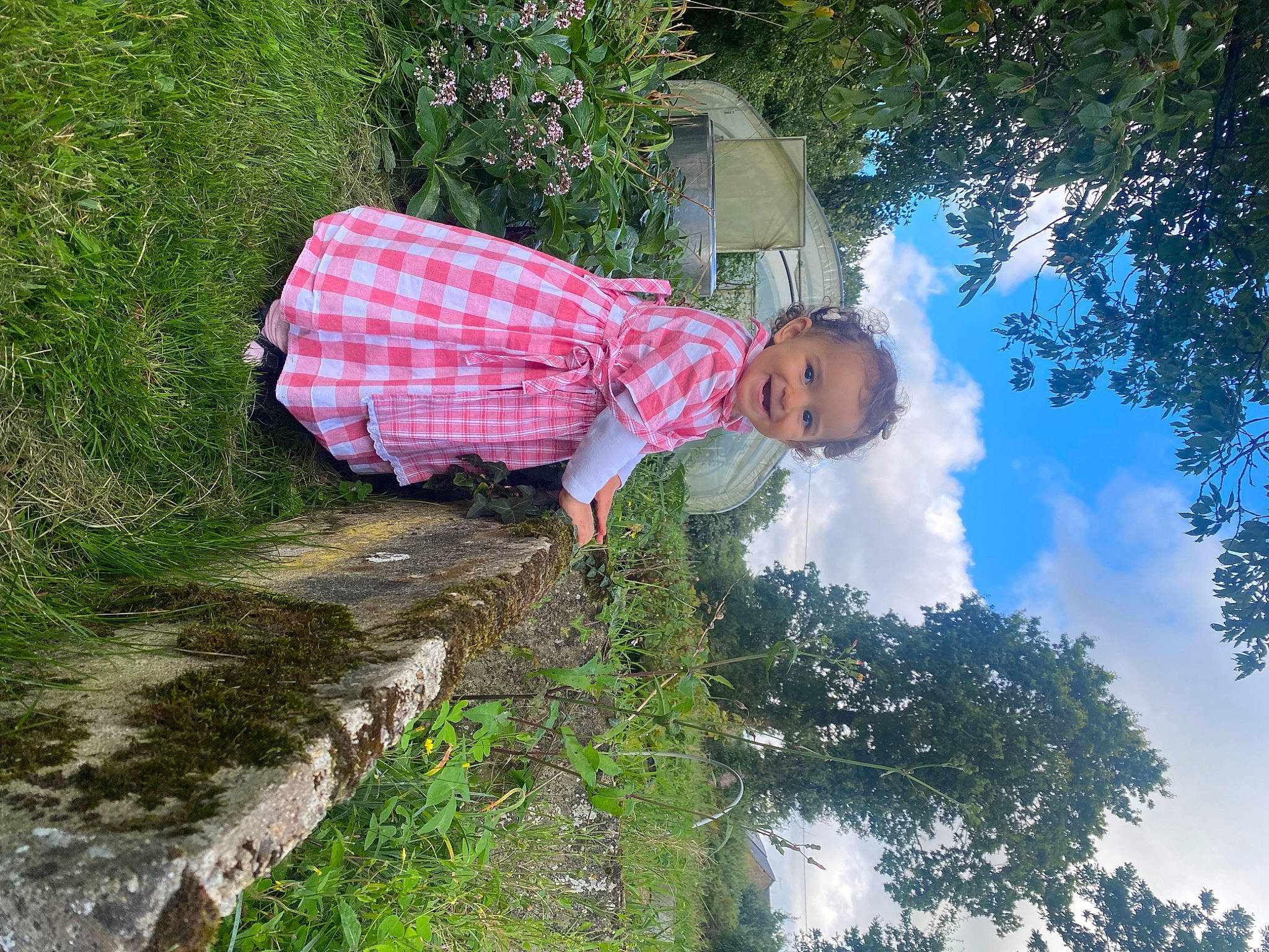Sophie a rejoint le concours — aidez-le/la à gagner de superbes lots ! baby, child, cloud, fun, garden, grass, happy, joy, landscape, leisure, magenta, pattern, people_in_nature, person, plant, reflection, sky, toddler, tree, vacation