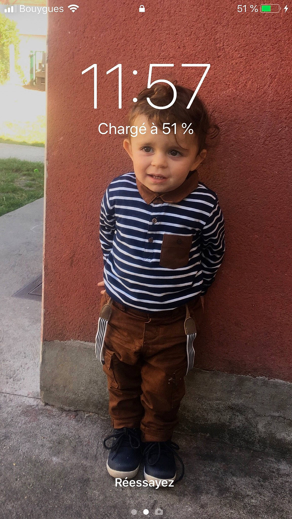 Thiago a rejoint le concours — aidez-le/la à gagner de superbes lots ! child, cool, male, person, shoe, smile, standing, toddler