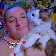 Azur a rejoint le concours — aidez-le/la à gagner de superbes lots ! person, cat, stuffed_animals, selfie, hugging, indoor, smiling, plush_toys, red_clothing, face, pet, feline, cozy, cute, long_hair, relaxed, close_up, home, comfort, affection