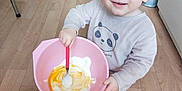 Aloïs a rejoint le concours — aidez-le/la à gagner de superbes lots ! baby, bowl, cream, cutlery, dessert, face, food, hardwood, head, hockey, icecream, icehockey, icehockeystick, icing, person, photography, portrait, sitting, spoon, wood