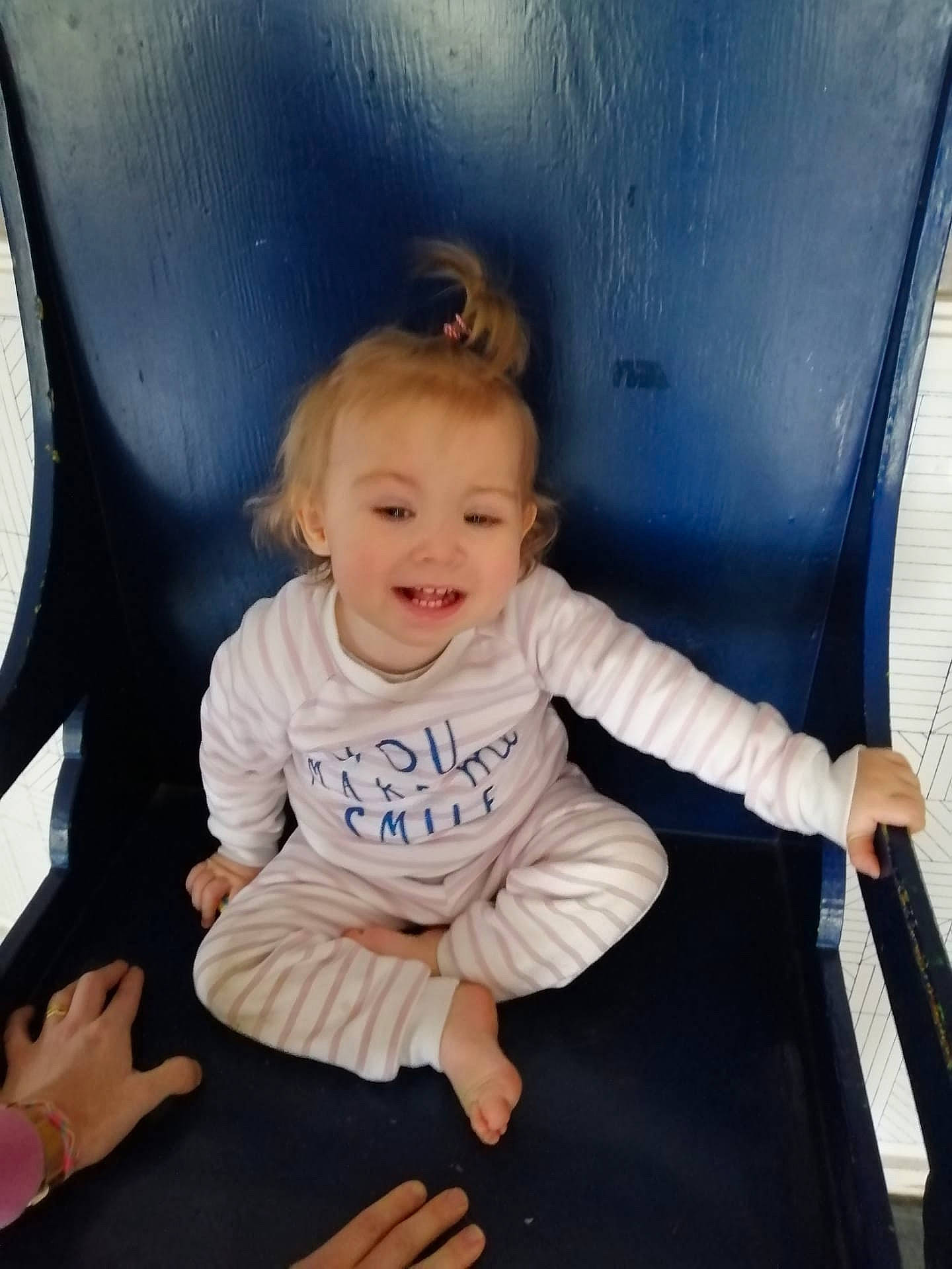 Brittany a rejoint le concours — aidez-le/la à gagner de superbes lots ! baby, cheek, child, finger, fun, person, play, sitting, skin, smile, toddler