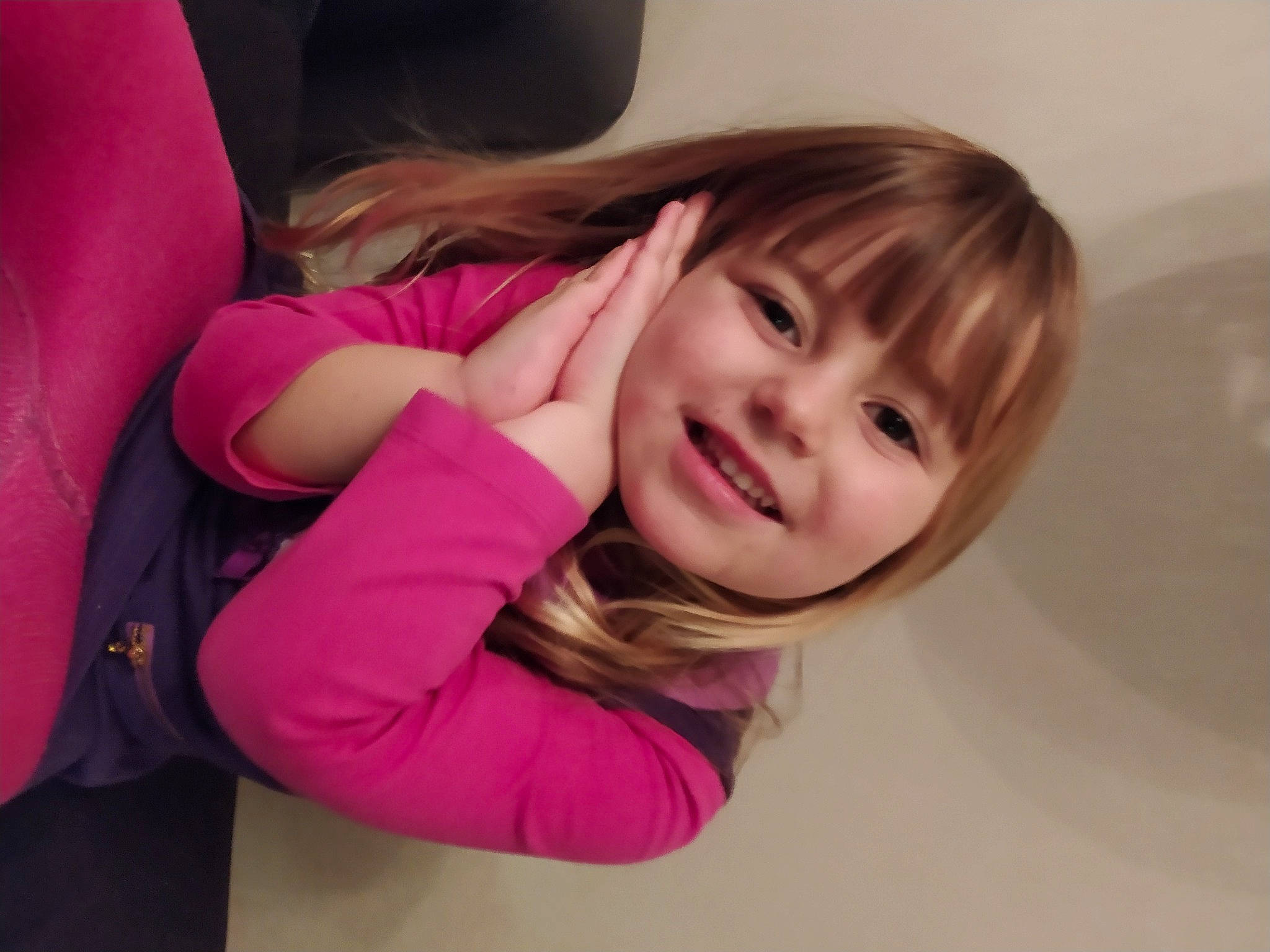 Lauriane a rejoint le concours — aidez-le/la à gagner de superbes lots ! bangs, blond, brown_hair, cheek, child, child_model, eyelash, facial_expression, hairstyle, happy, hime_cut, joy, laugh, layered_hair, lip, long_hair, magenta, organ, person, pink