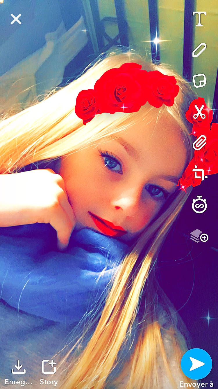 Chloé a rejoint le concours — aidez-le/la à gagner de superbes lots ! beauty, lip, person, photography