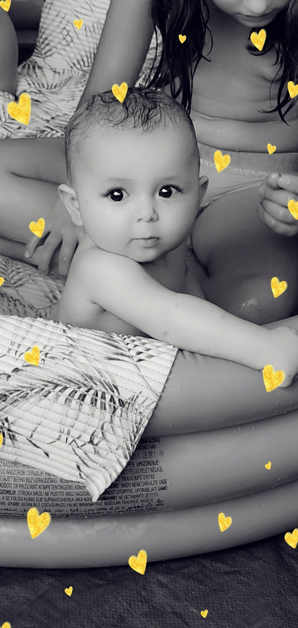 Mia a rejoint le concours — aidez-le/la à gagner de superbes lots ! automotive_design, baby, beauty, black, cheek, child, comfort, cool, facial_expression, flash_photography, fun, hairstyle, happy, iris, monochrome_photography, person, photograph, snapshot, style, toddler