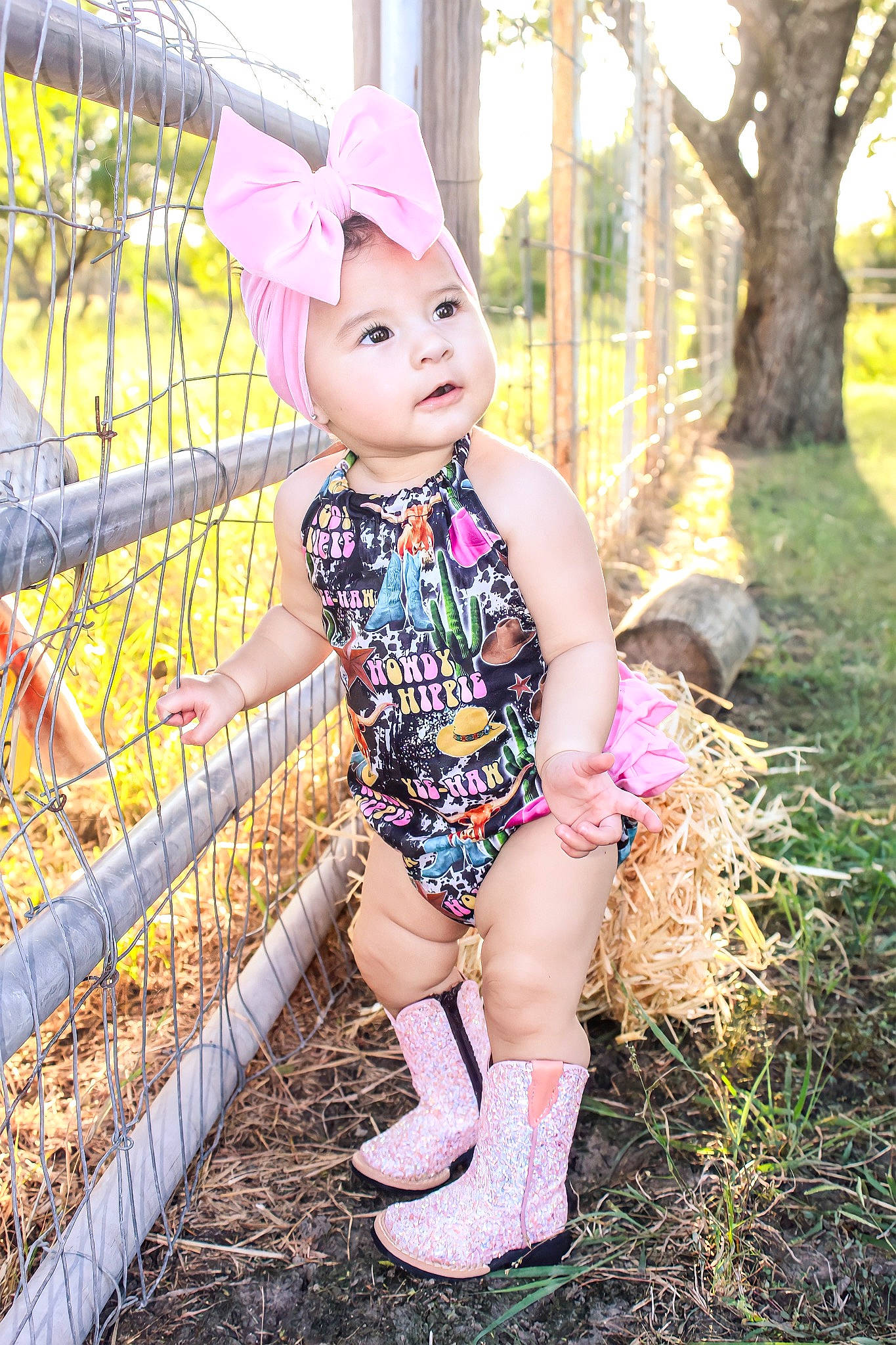 Kamila is registered to the contest to win money with this photo: baby_toddler_clothing, fawn, fun, grass, happy, hat, headwear, human_leg, leg, leisure, magenta, pattern, people_in_nature, person, pink, plant, recreation, skin, t_shirt, thigh