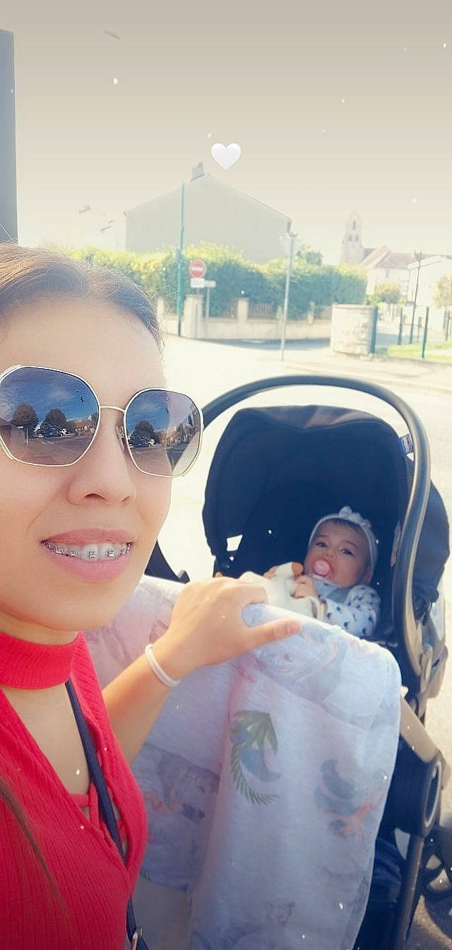 Inaya participe au concours pour gagner de l'argent avec cette photo : baby, child, cool, eyewear, fun, gesture, goggles, happy, joy, lip, person, personal_protective_equipment, photograph, product, recreation, skin, snapshot, summer, sunglasses, toddler