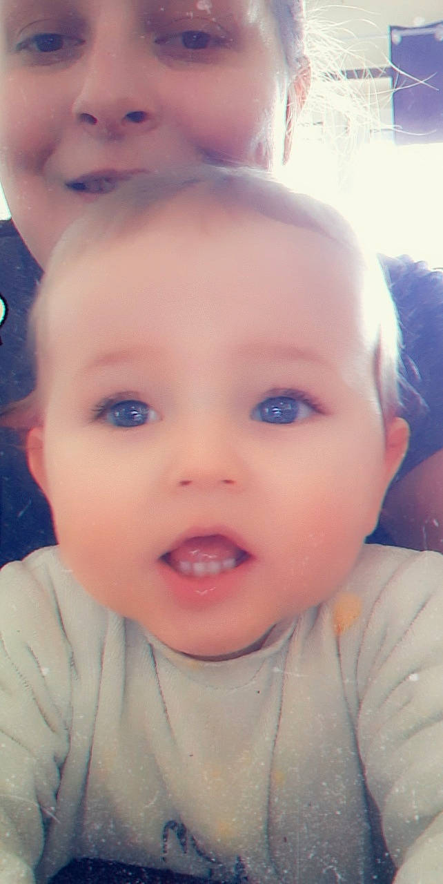 Logan a rejoint le concours — aidez-le/la à gagner de superbes lots ! baby, baby_making_funny_faces, beauty, cheek, child, chin, eye, eyebrow, face, facial_expression, forehead, head, iris, lip, mouth, nose, organ, person, skin, smile