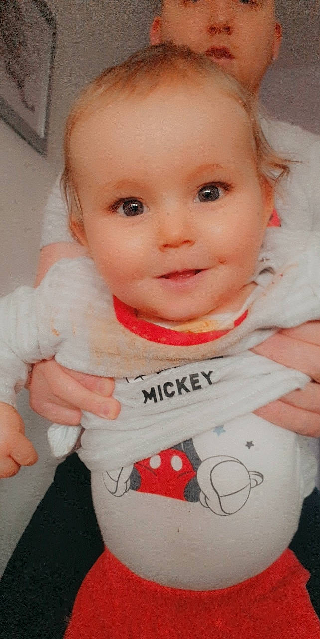 Logan a rejoint le concours — aidez-le/la à gagner de superbes lots ! baby, baby_products, baby_toddler_clothing, cheek, child, eye, face, forehead, head, joy, lip, person, skin, thumb, toddler