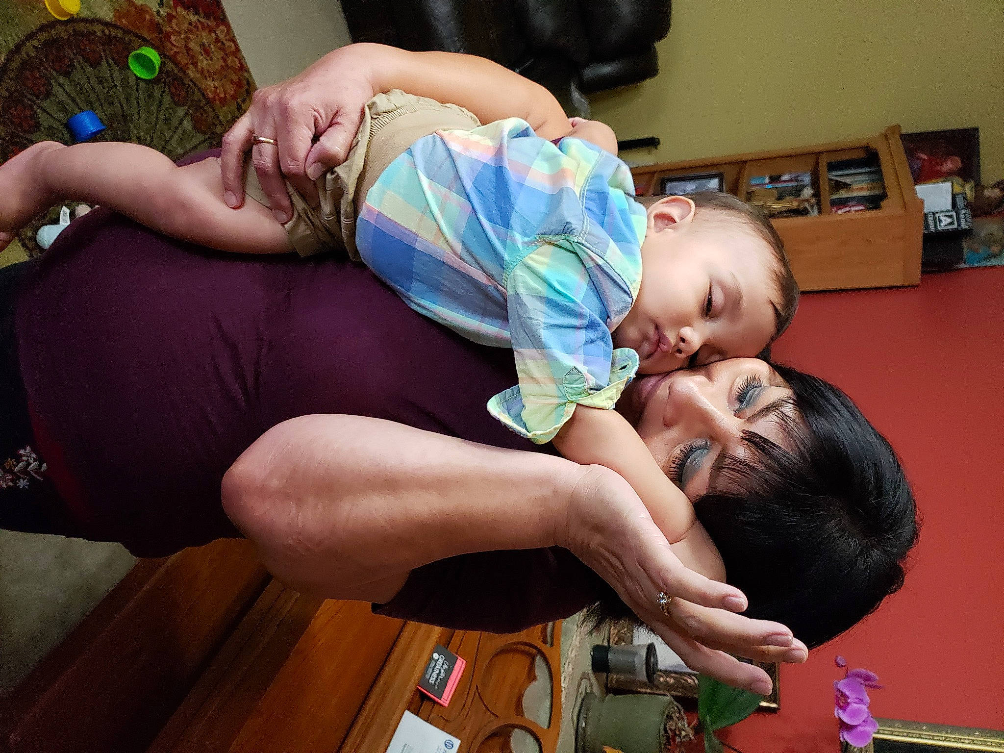 Jiovanni is registered to the contest to win money with this photo: arm, baby, birth, child, person, toddler, under_exposed