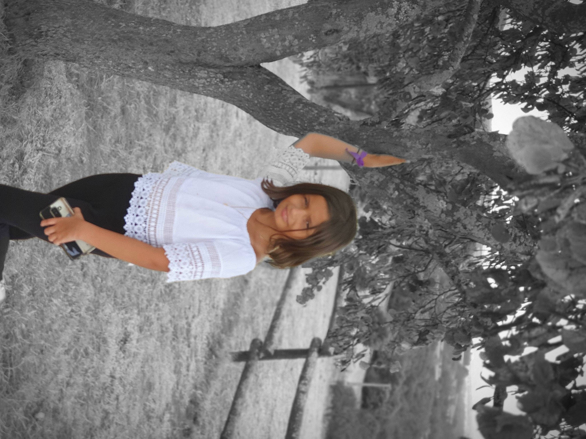 Anaël participe au concours pour gagner de l'argent avec cette photo : adventure, arm, beauty, child, cool, elbow, fun, gesture, happy, human_leg, joy, leisure, people_in_nature, person, recreation, shorts, t_shirt, thigh, toddler, tree