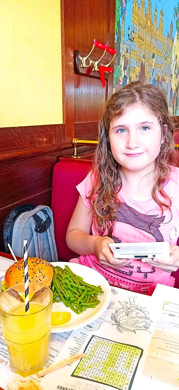 Lili a rejoint le concours — aidez-le/la à gagner de superbes lots ! breakfast, brunch, cuisine, culinary_art, dish, dishware, drink, food, garnish, ingredient, joy, leaf_vegetable, lunch, meal, person, plate, produce, serveware, snack, supper