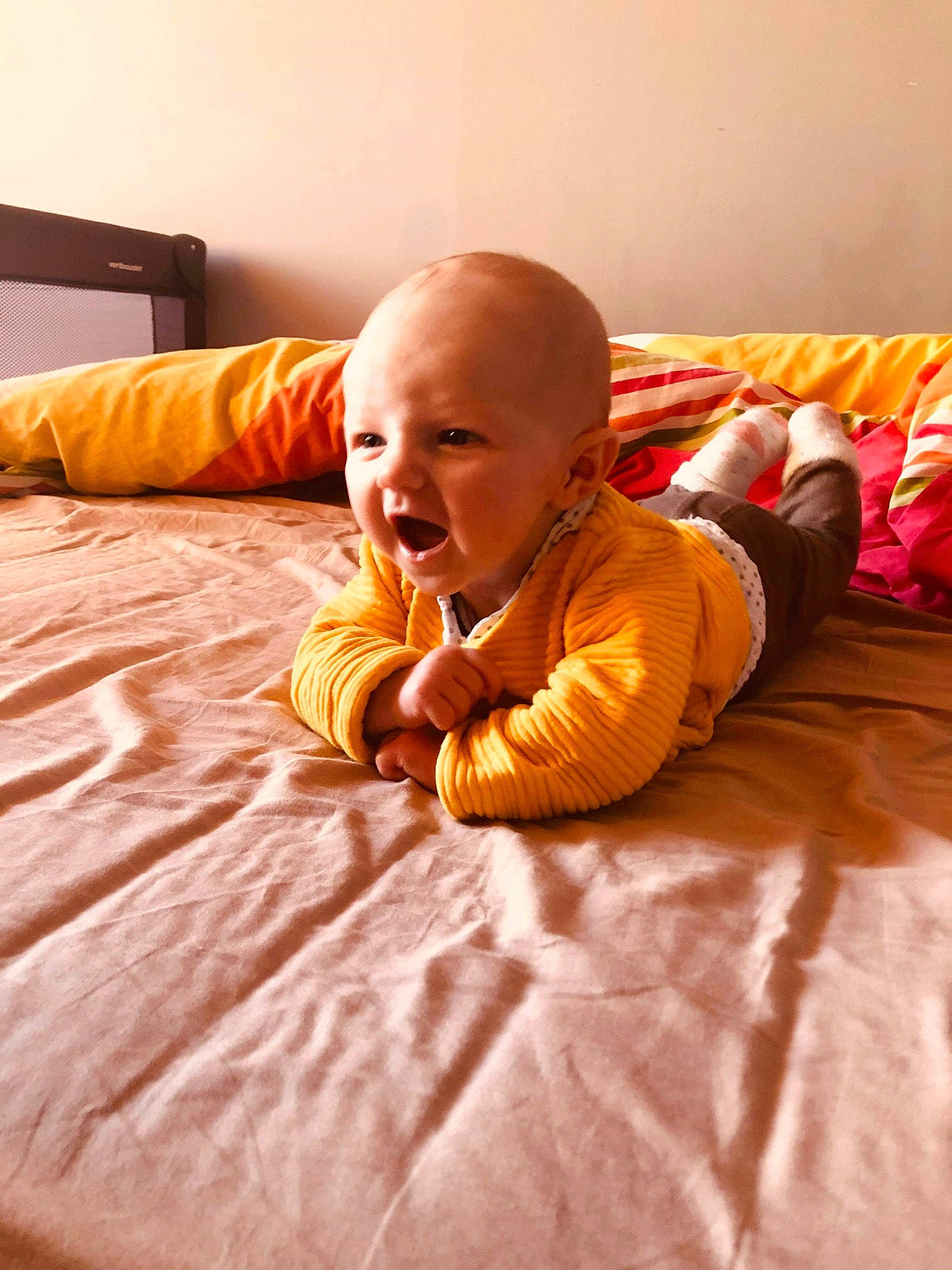 Augustine a rejoint le concours — aidez-le/la à gagner de superbes lots ! baby, bedtime, child, comfort, flooring, nap, person, play, room, sleep, toddler, tummy_time